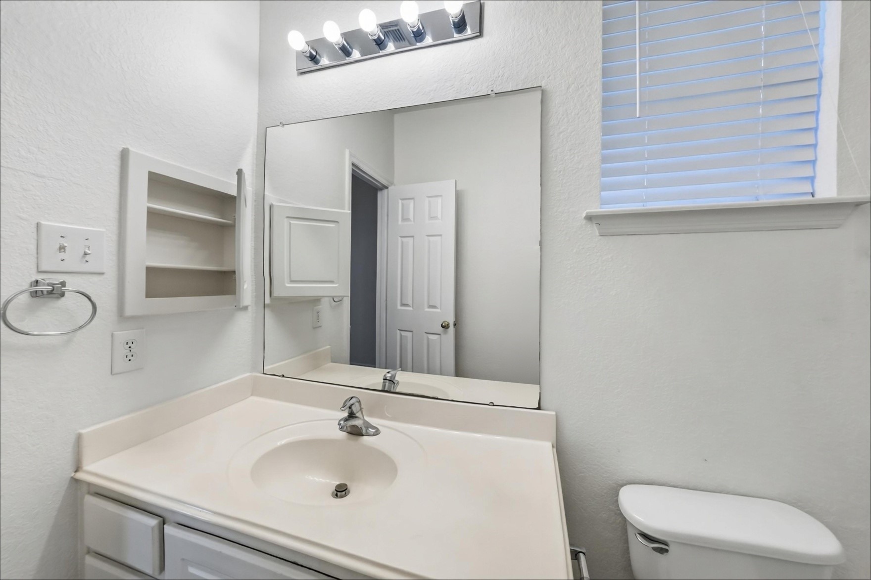 4702 Sebastopol Drive Property Photo 15