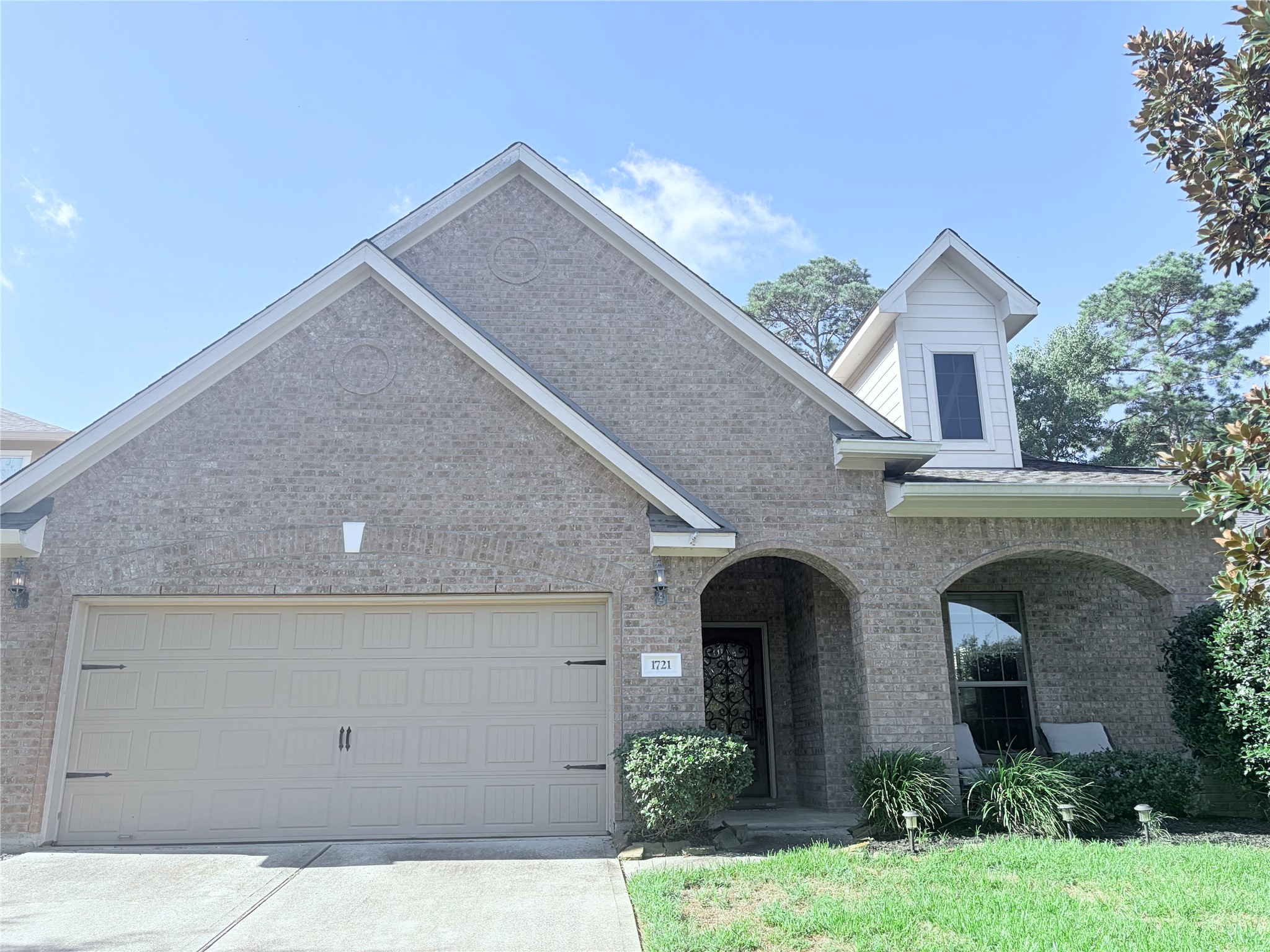 1721 Round Oak Lane Property Photo 1