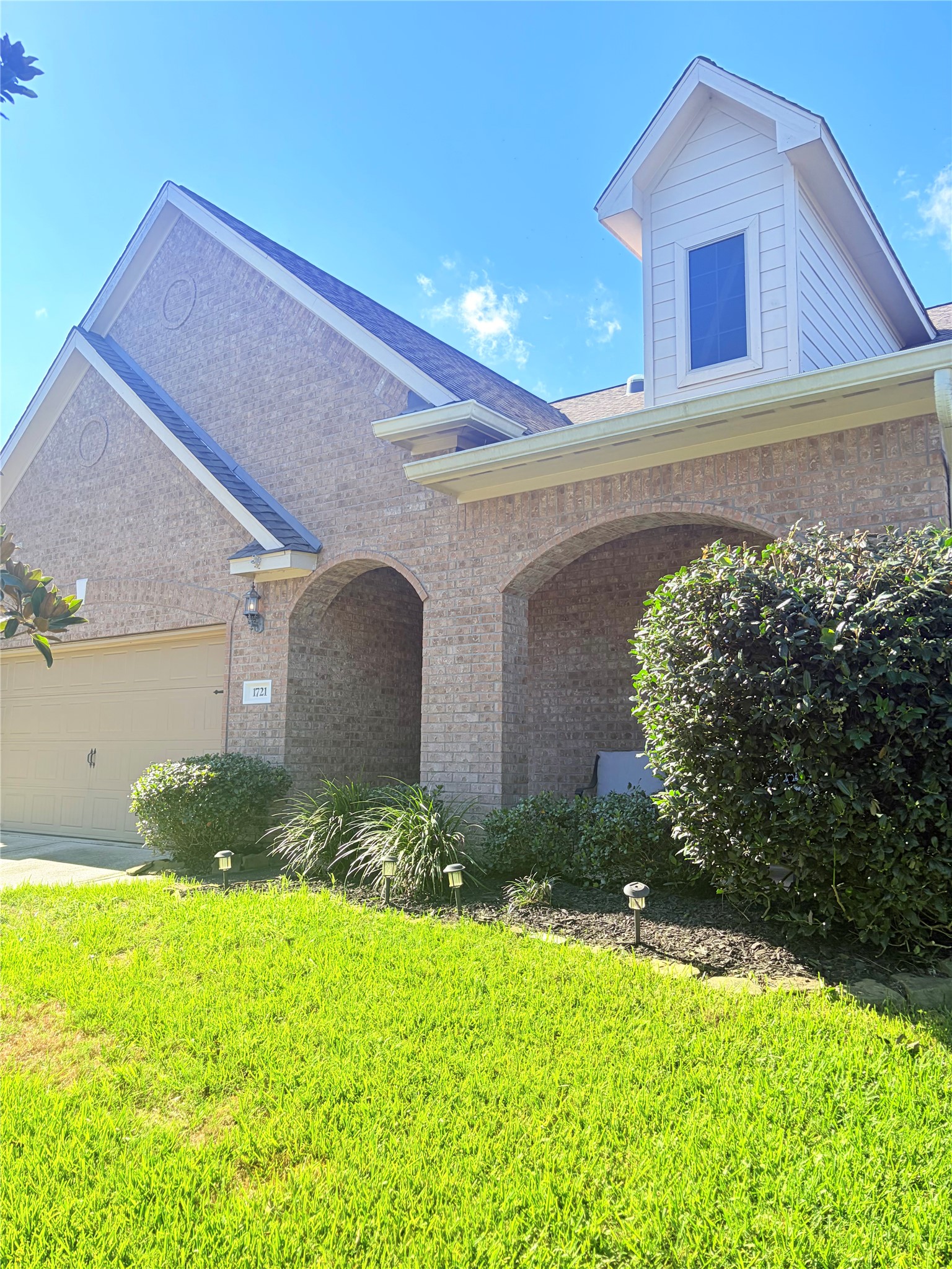 1721 Round Oak Lane Property Photo 2