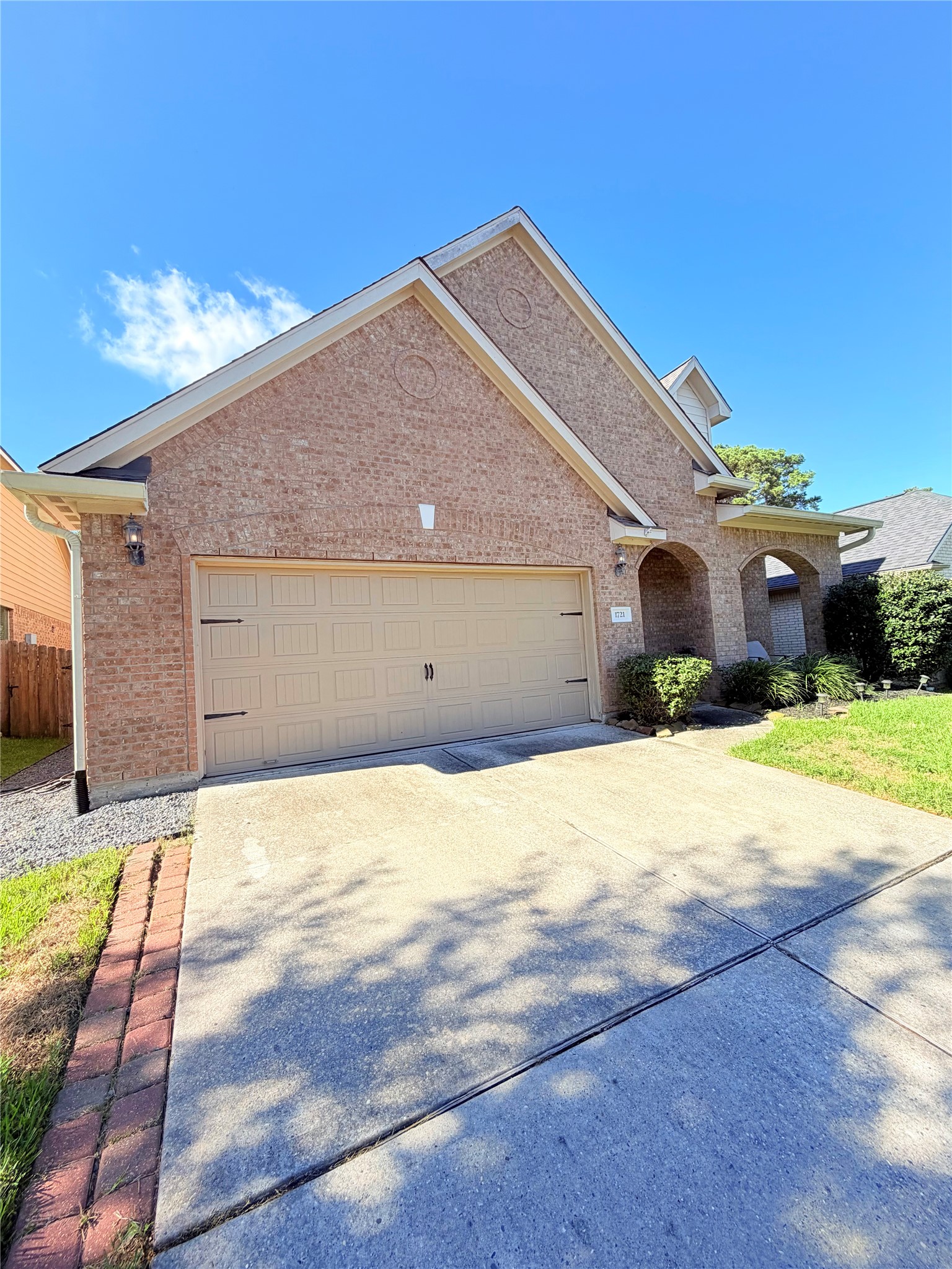 1721 Round Oak Lane Property Photo 3