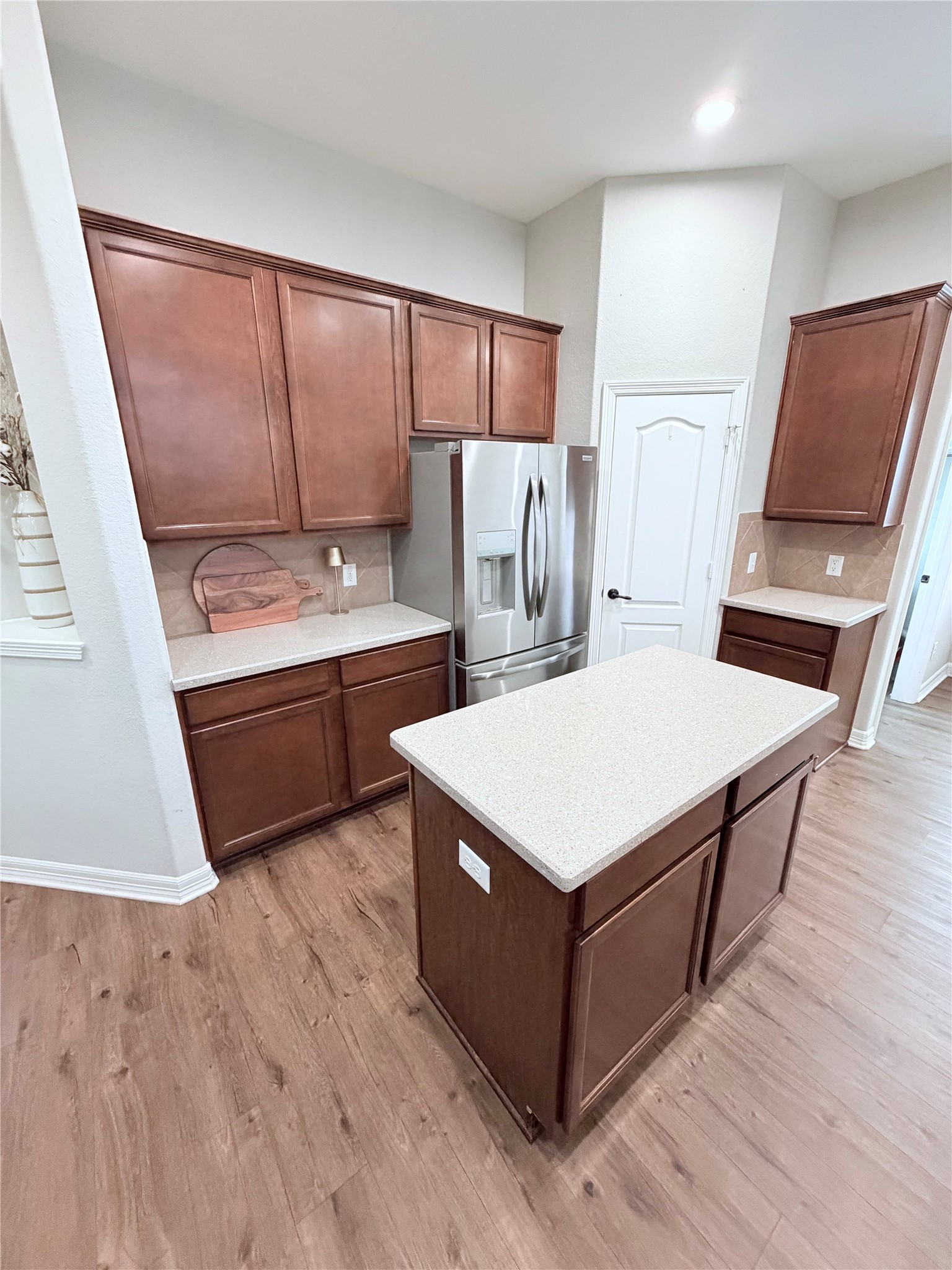 1721 Round Oak Lane Property Photo 6