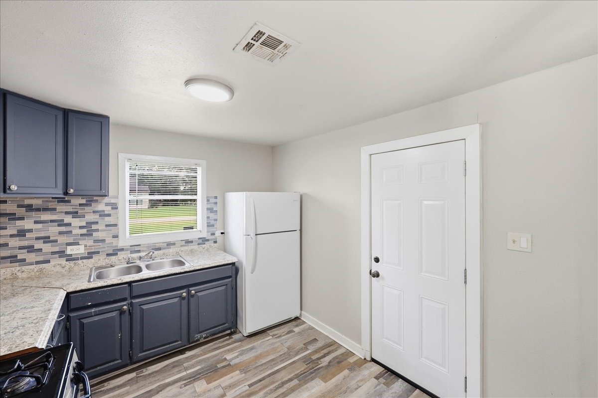 1920 May Street Property Photo 4