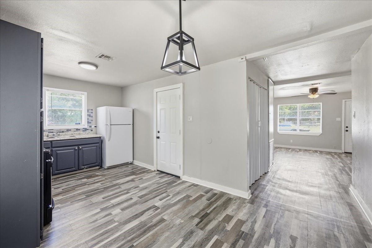 1920 May Street Property Photo 6