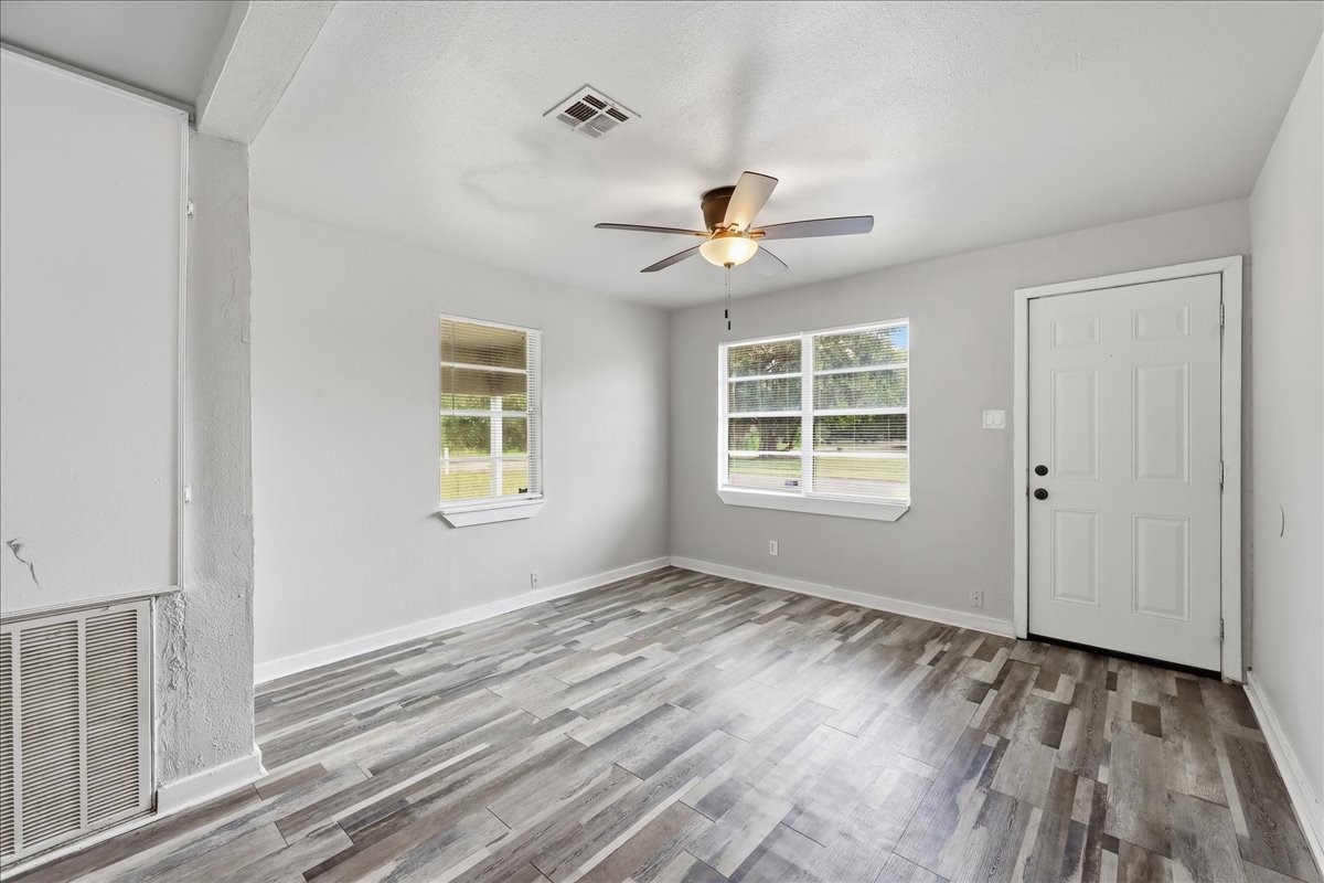 1920 May Street Property Photo 11