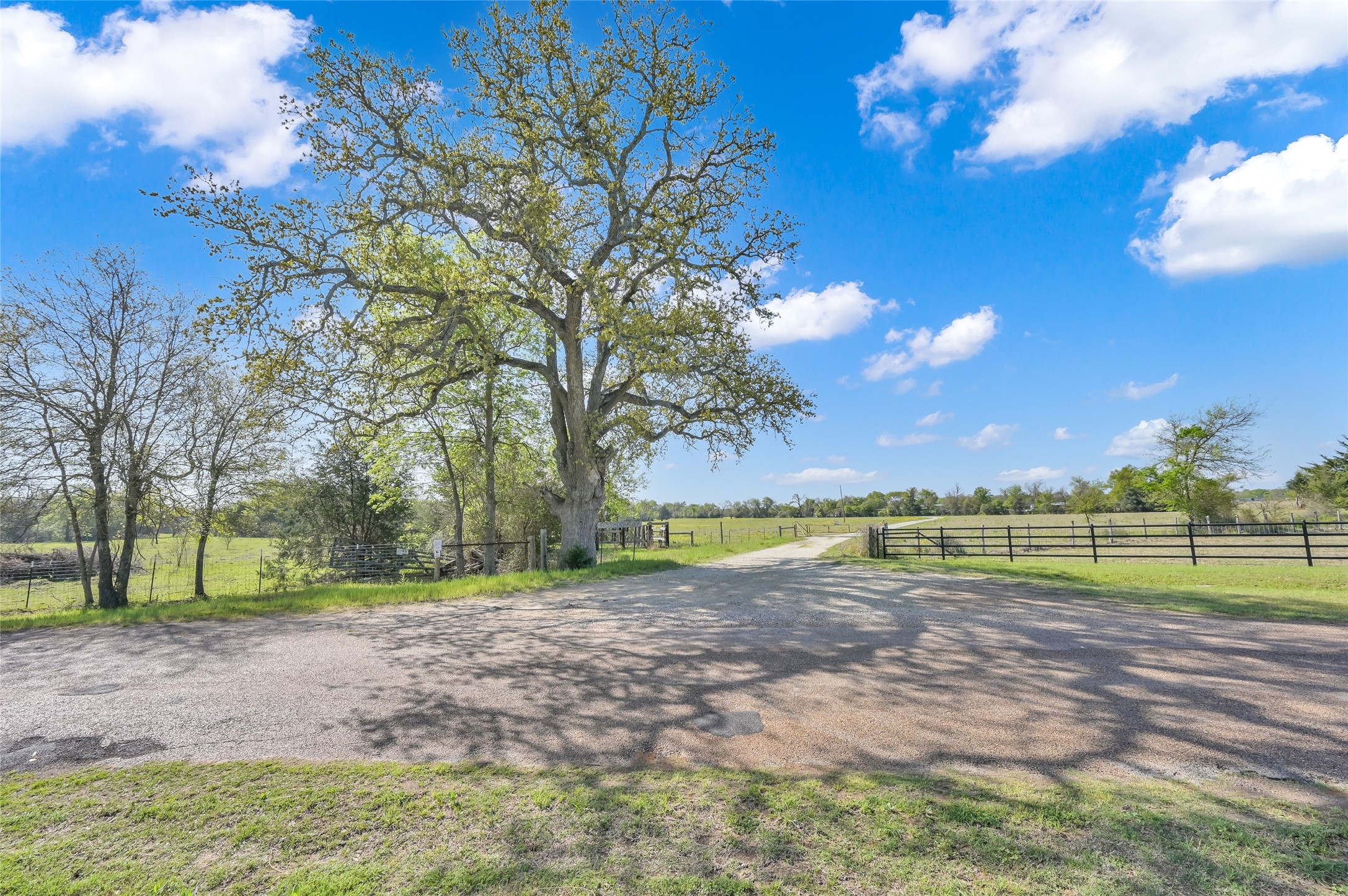 1111 S Hickory Loop Property Photo 4