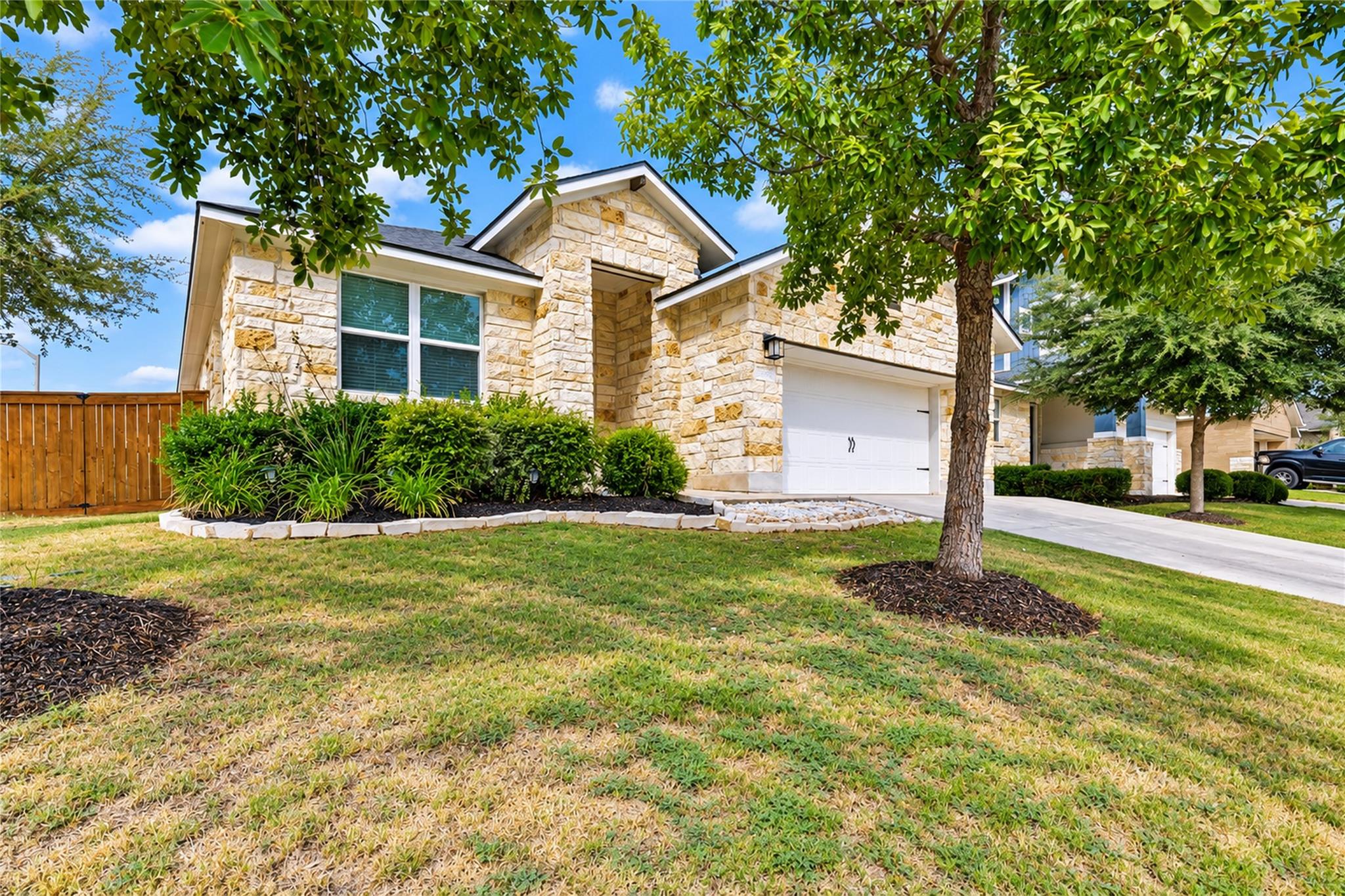 2401 Brook Crest Way Property Photo 11