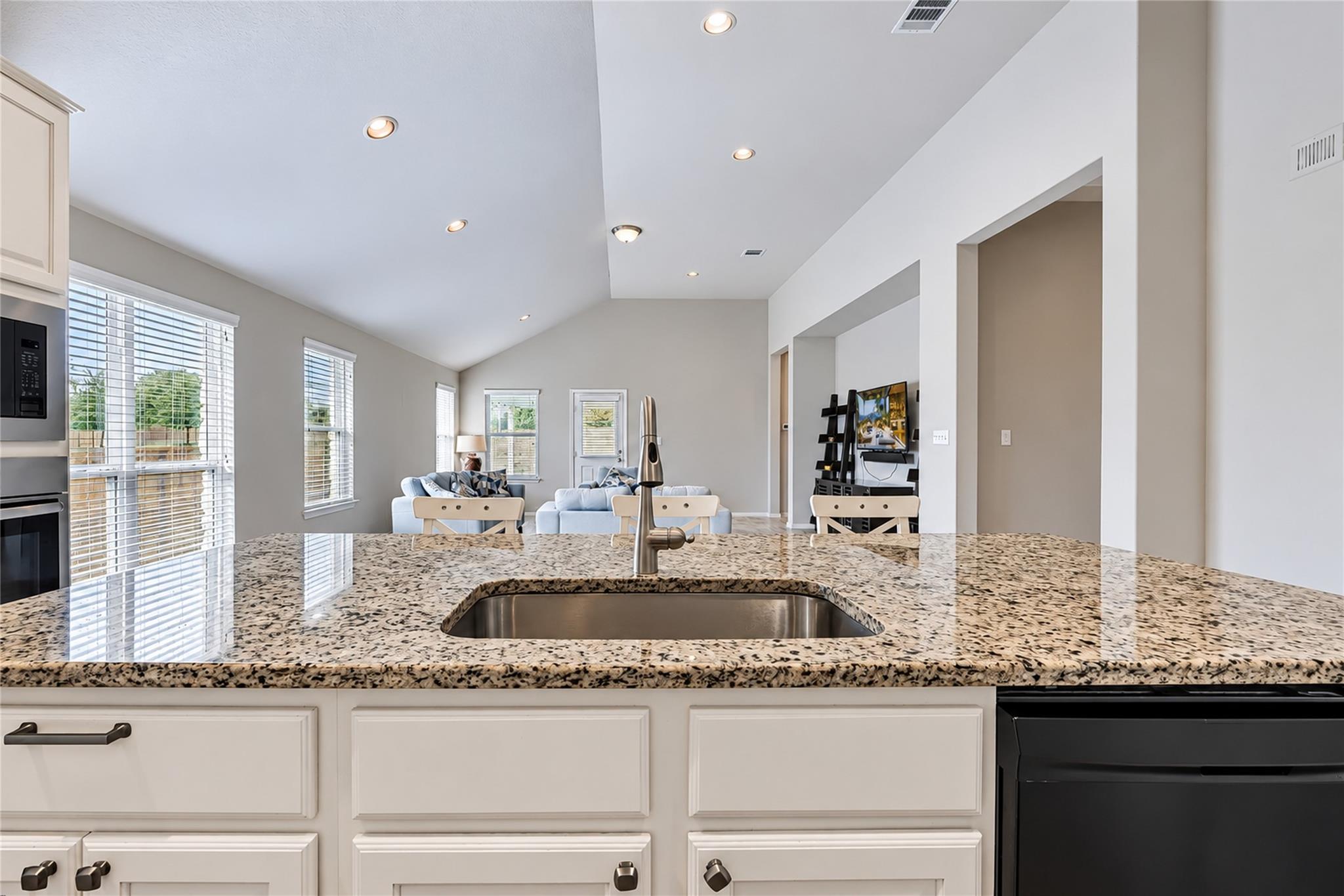 2401 Brook Crest Way Property Photo 14