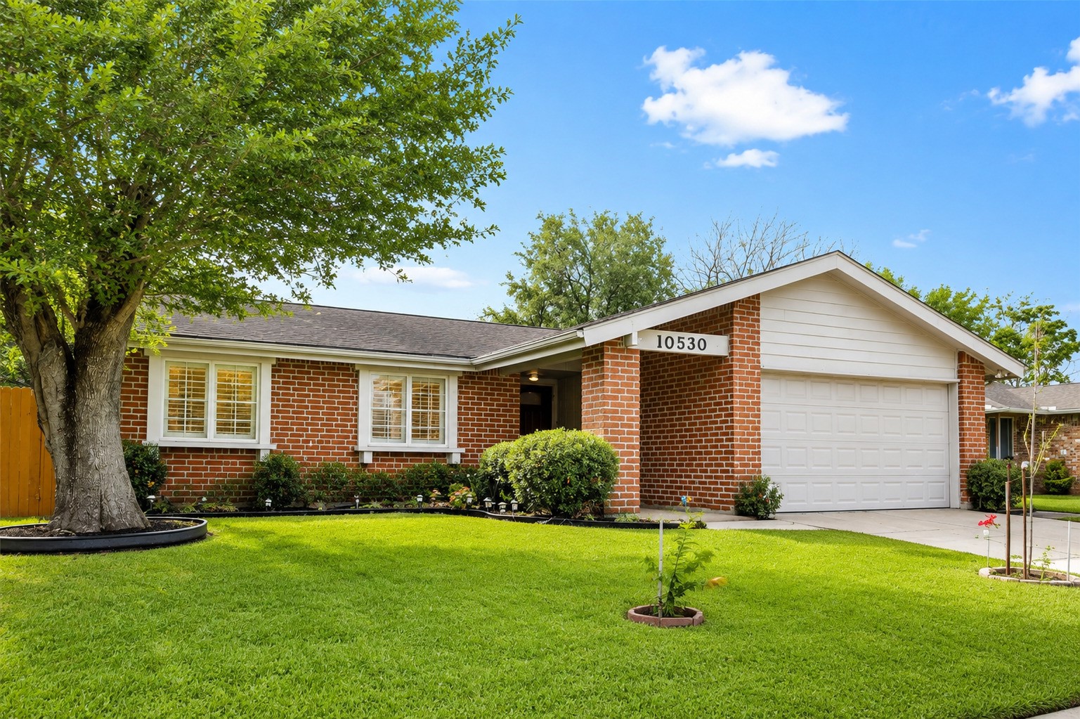 10530 Towne Square Road Property Photo 3