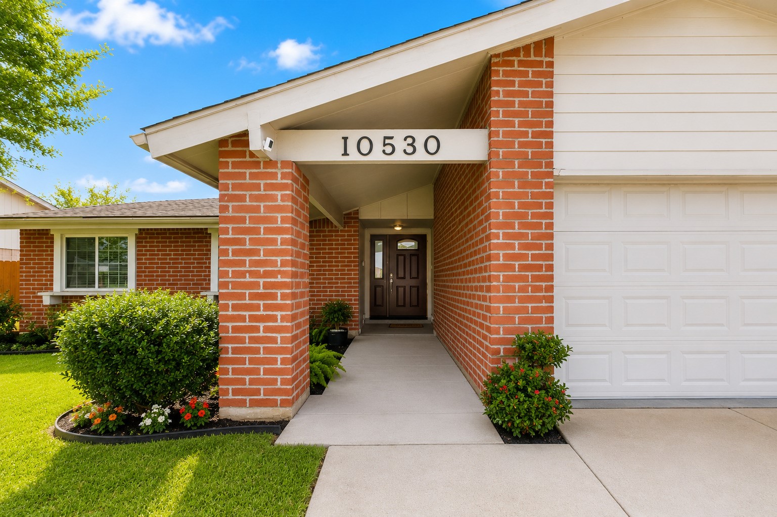 10530 Towne Square Road Property Photo 4