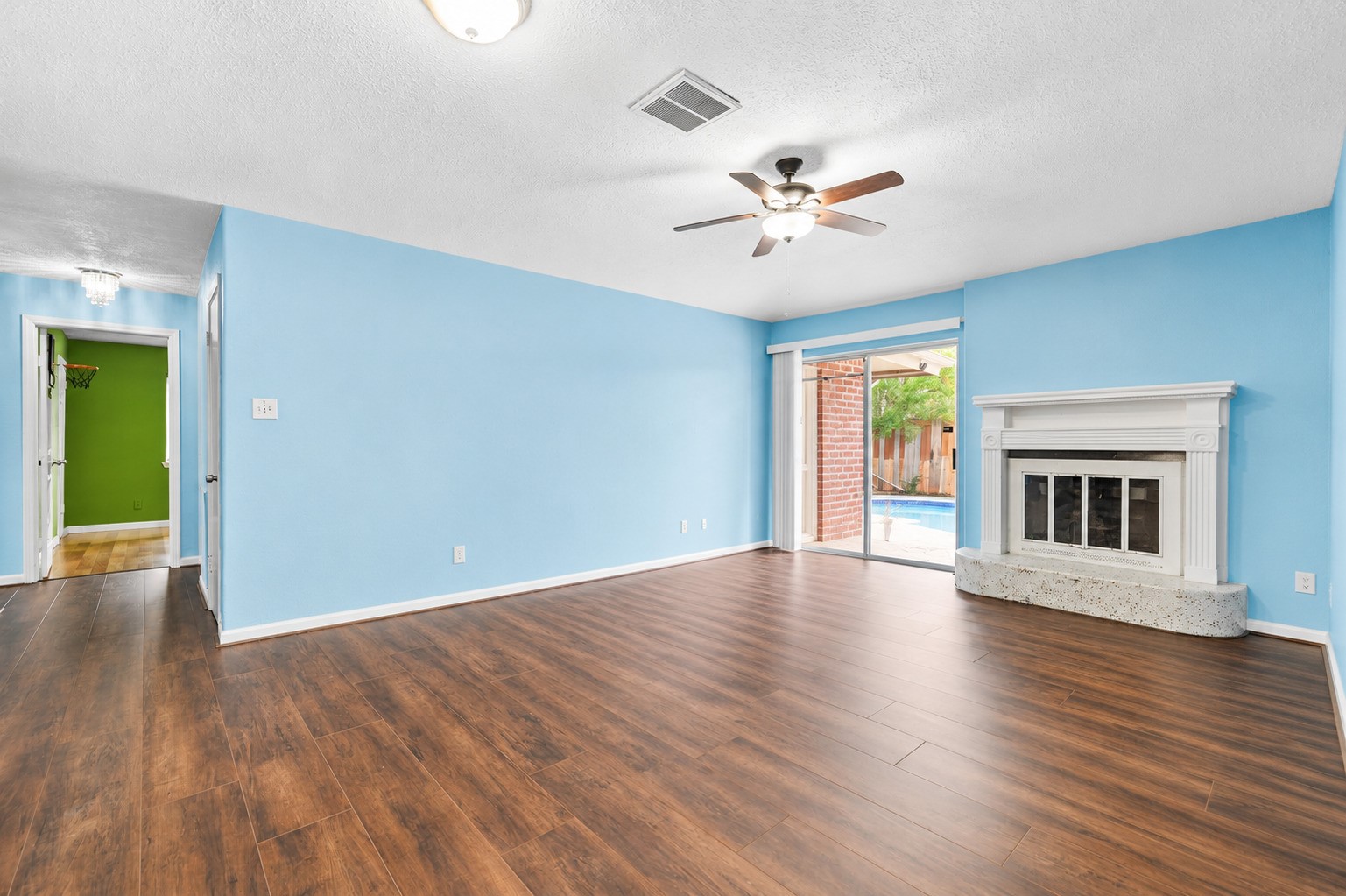 10530 Towne Square Road Property Photo 6