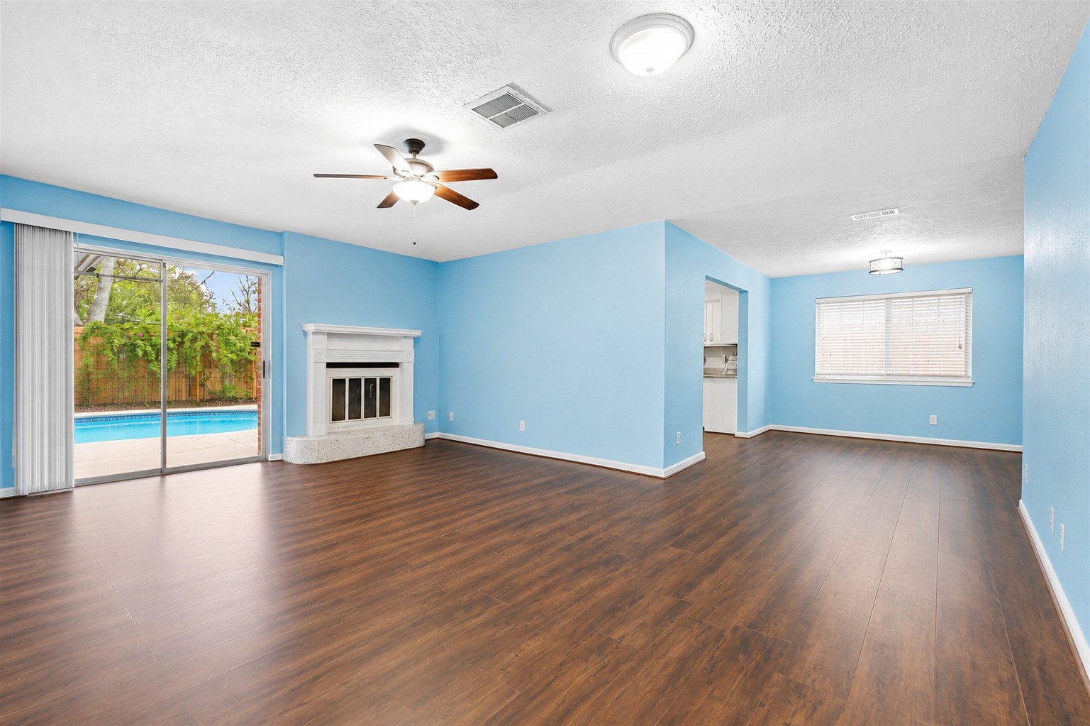 10530 Towne Square Road Property Photo 7