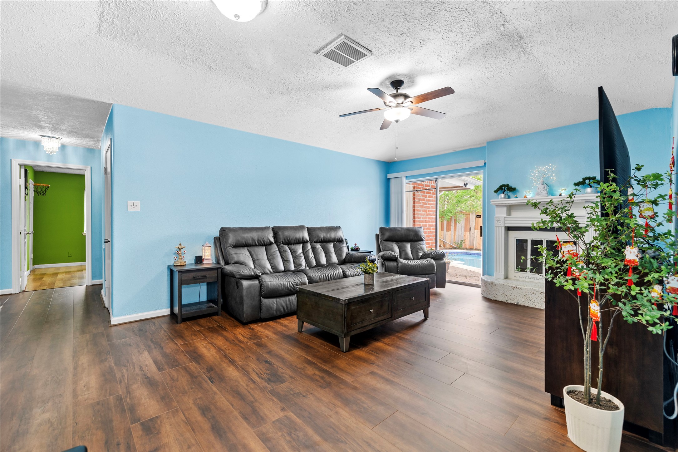 10530 Towne Square Road Property Photo 8
