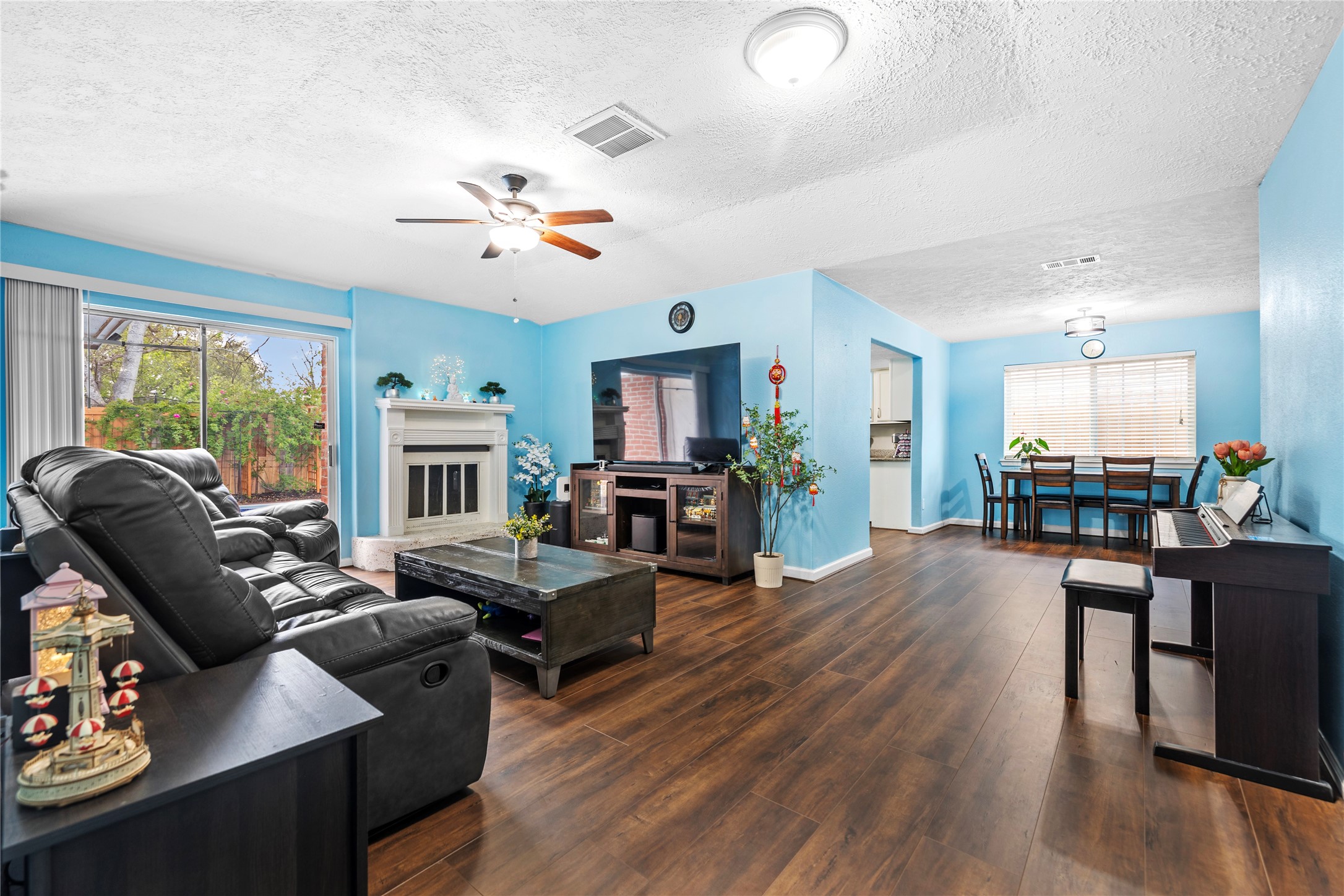 10530 Towne Square Road Property Photo 9