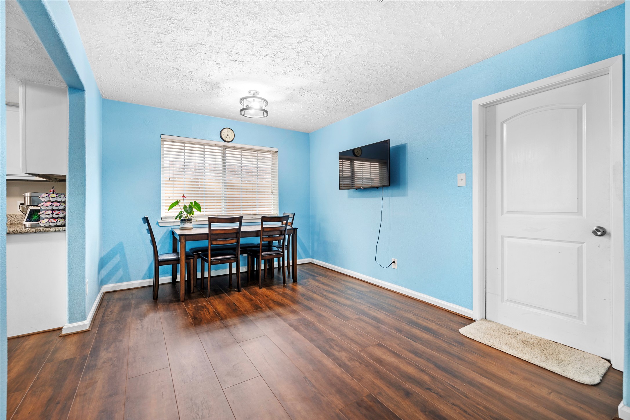 10530 Towne Square Road Property Photo 12