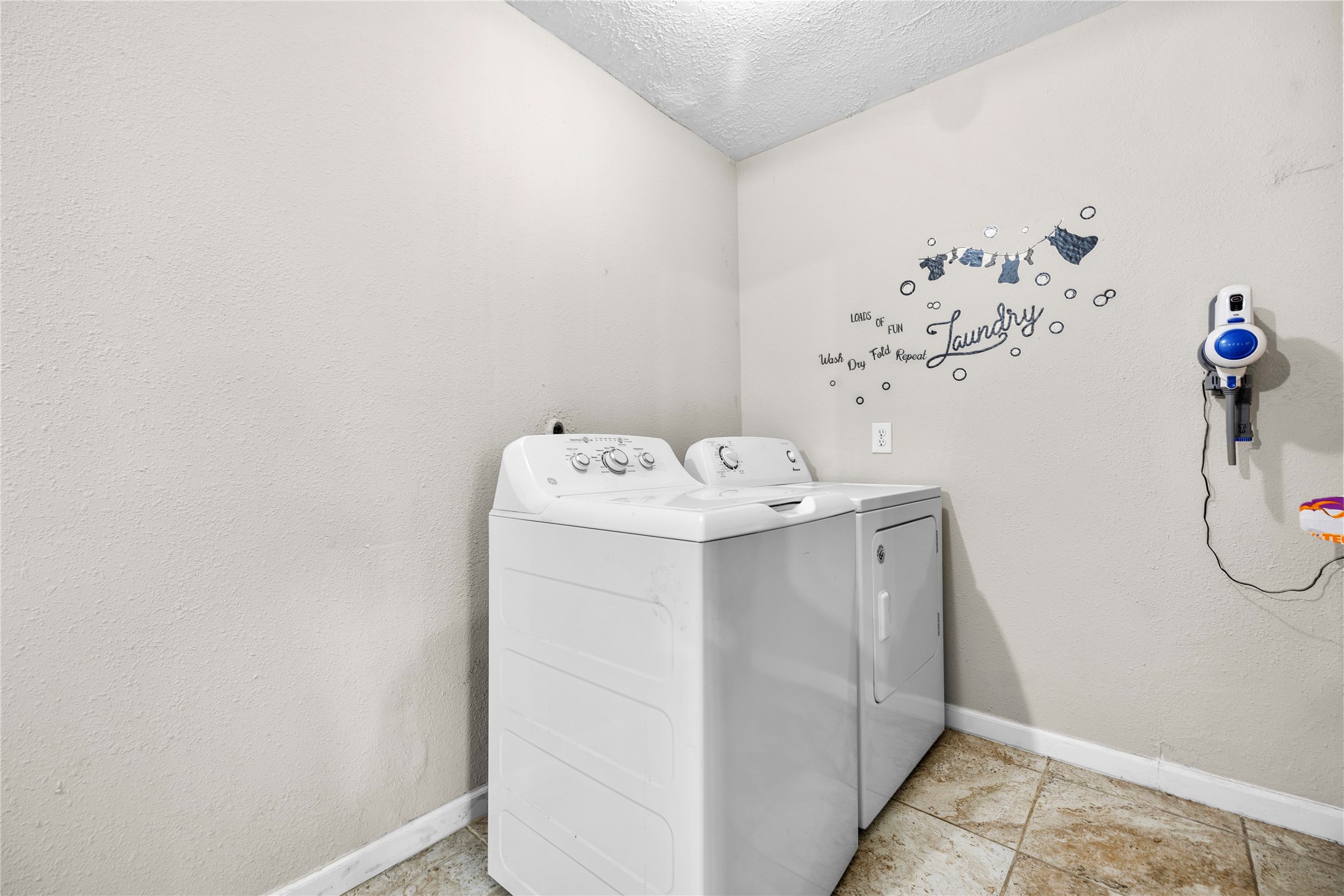 10530 Towne Square Road Property Photo 27
