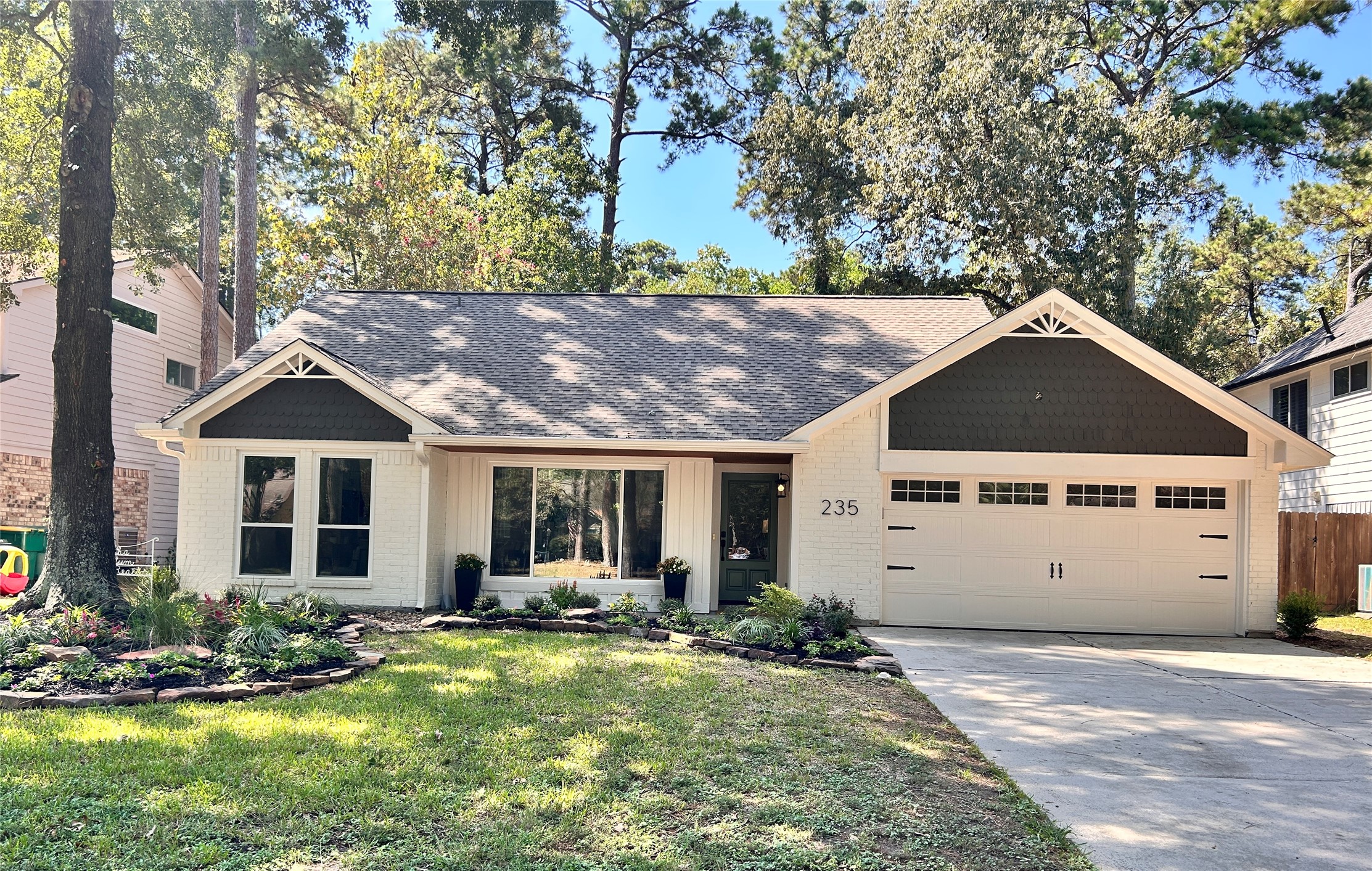 235 S Pathfinders Circle Property Photo 1
