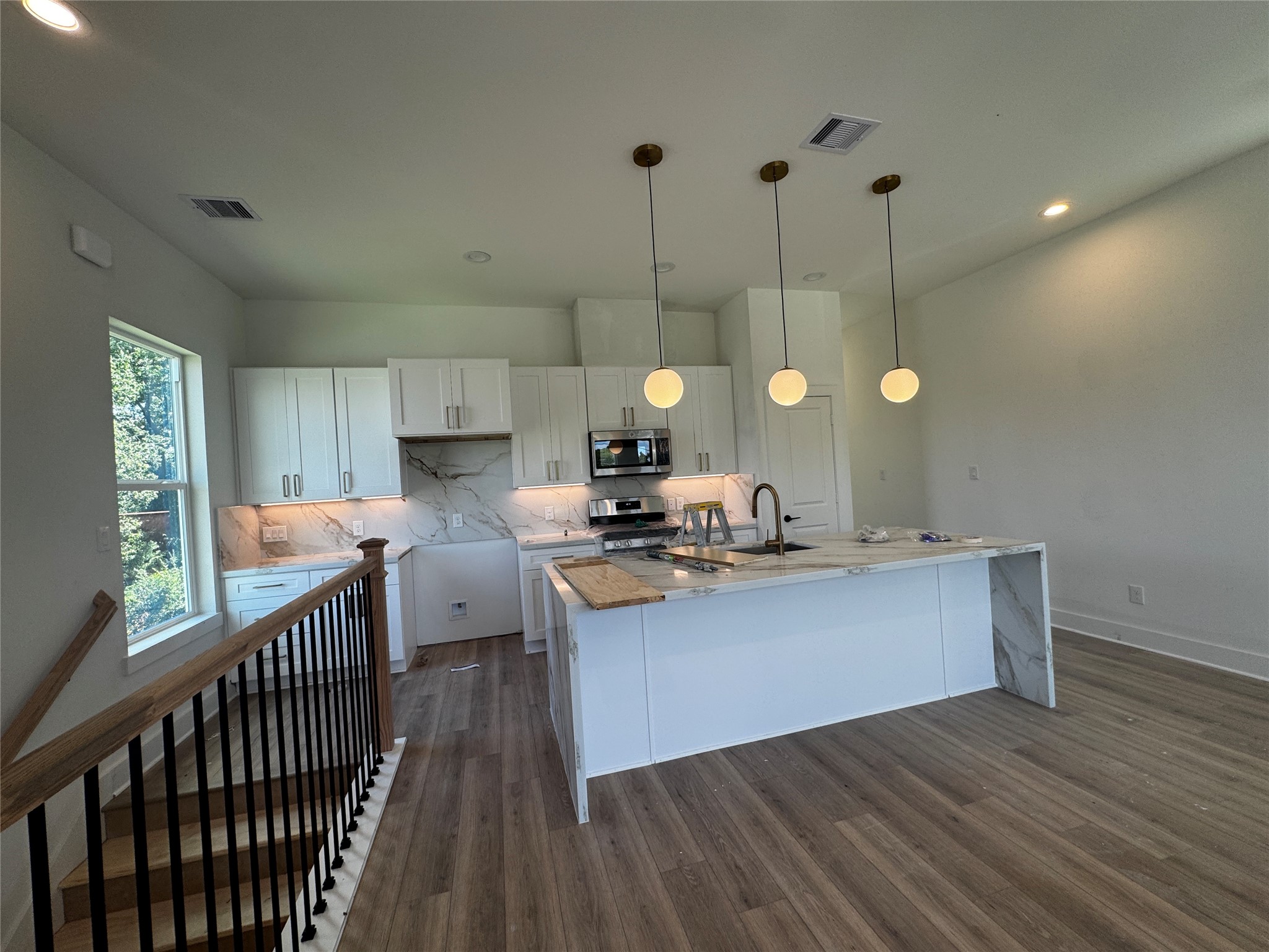 3313 Sampson Street Property Photo 5