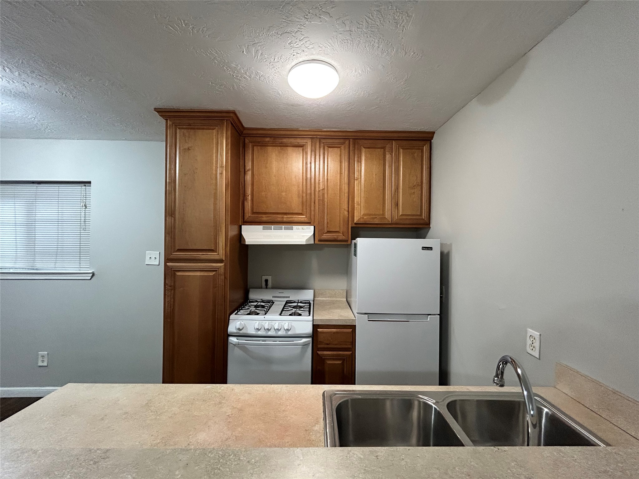 425 Emerson 6 Property Photo 4