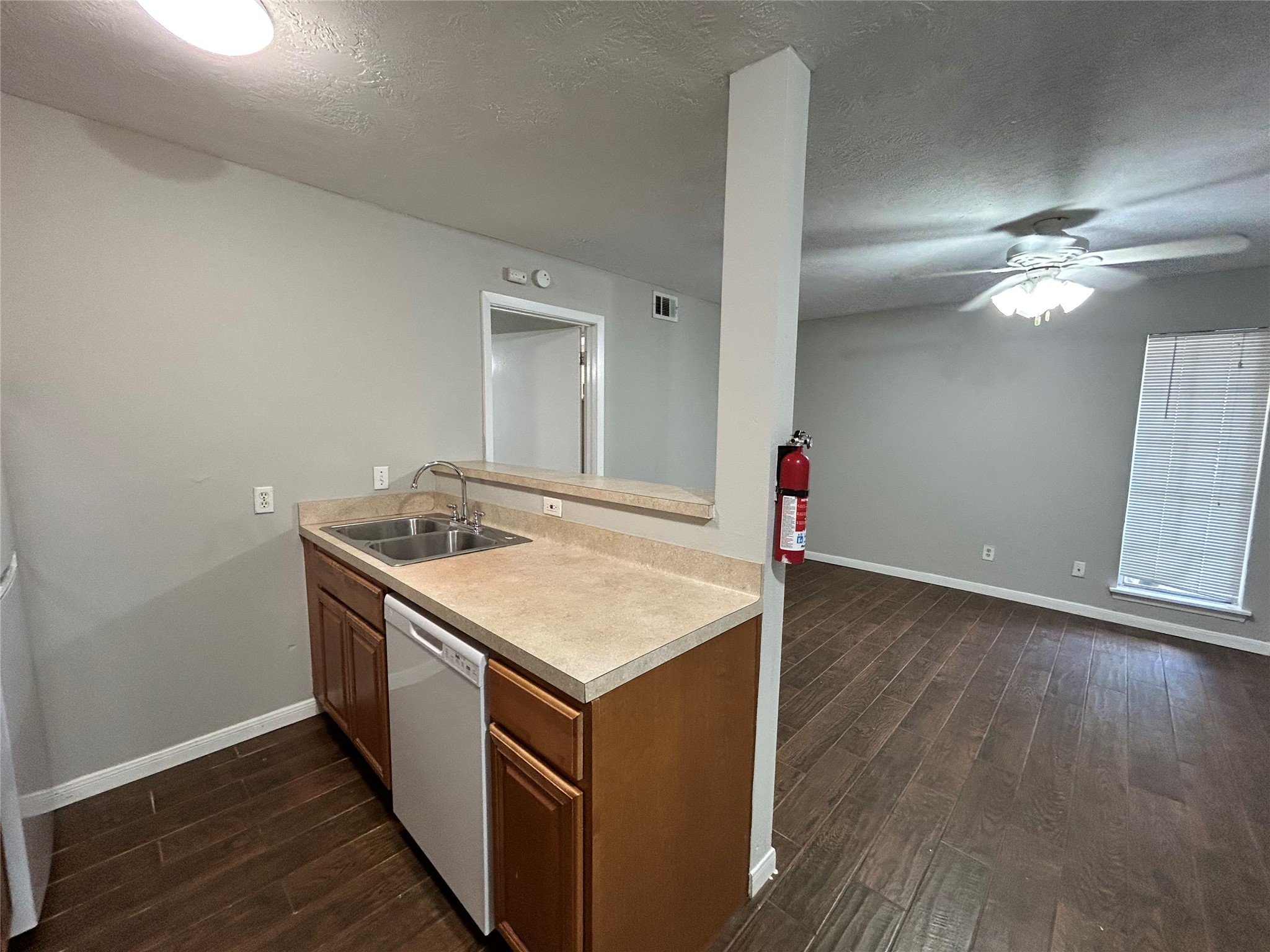 425 Emerson 6 Property Photo 5