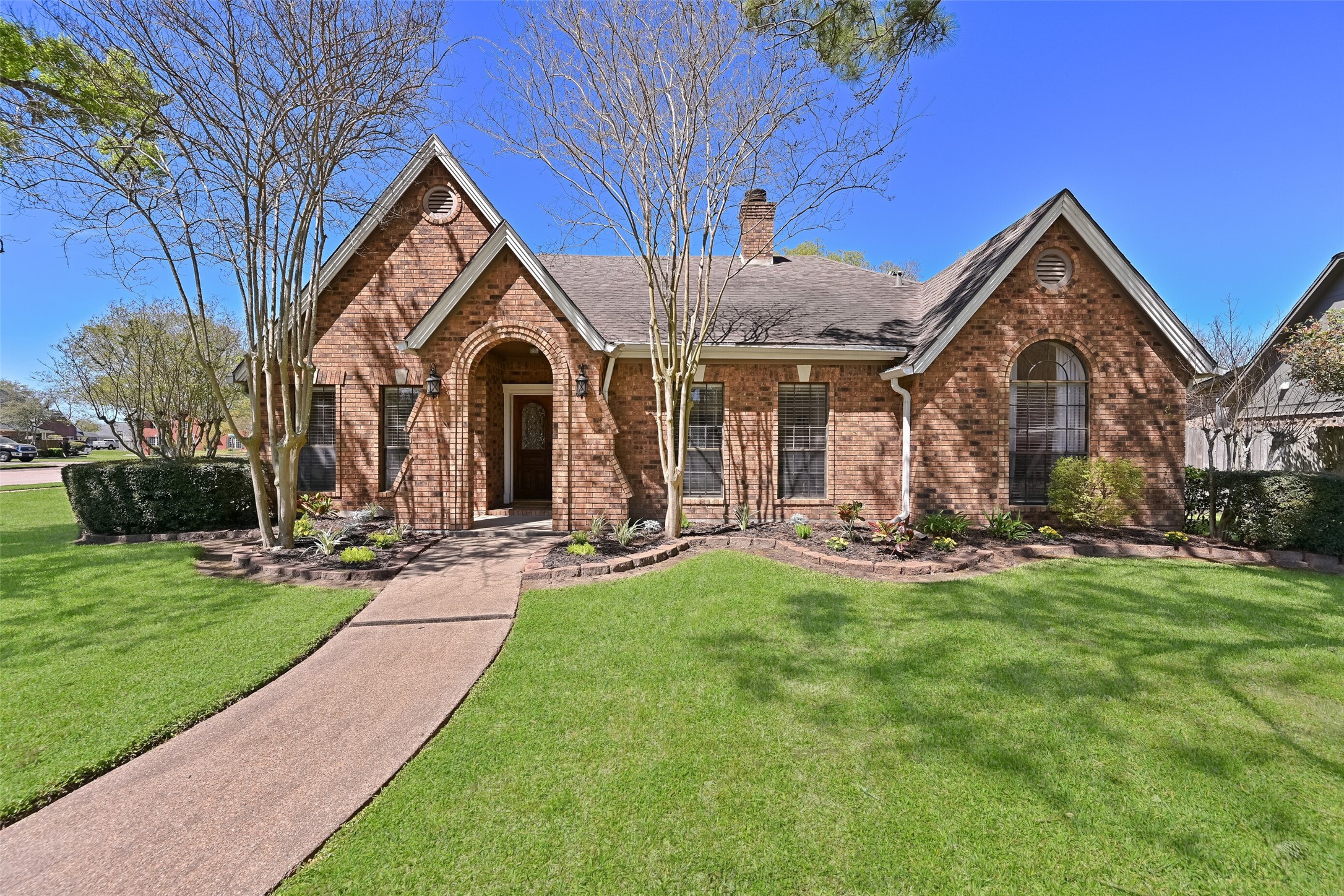 1110 Twin Oaks Street Property Photo