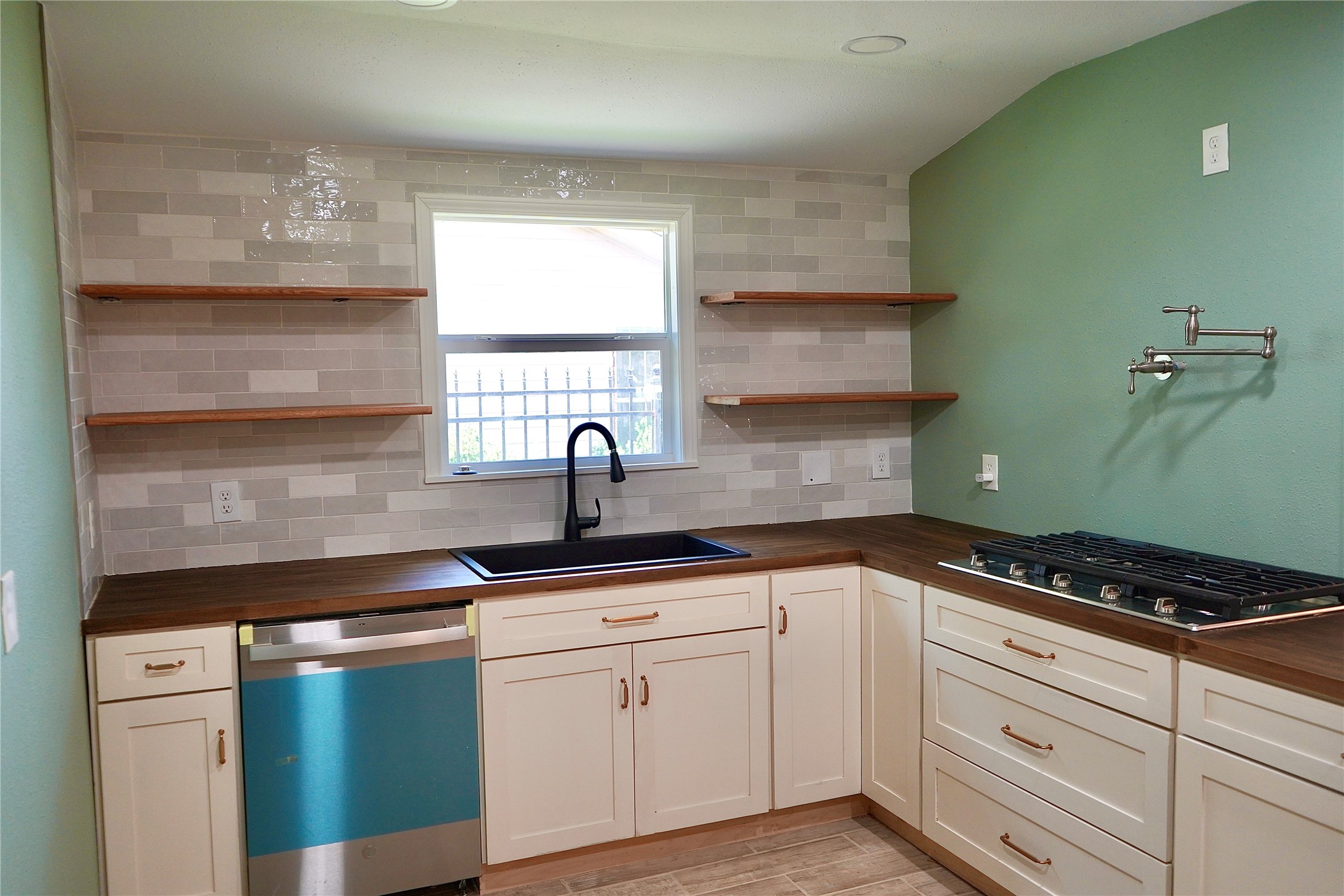 7328 Oak Hill Drive Property Photo 4