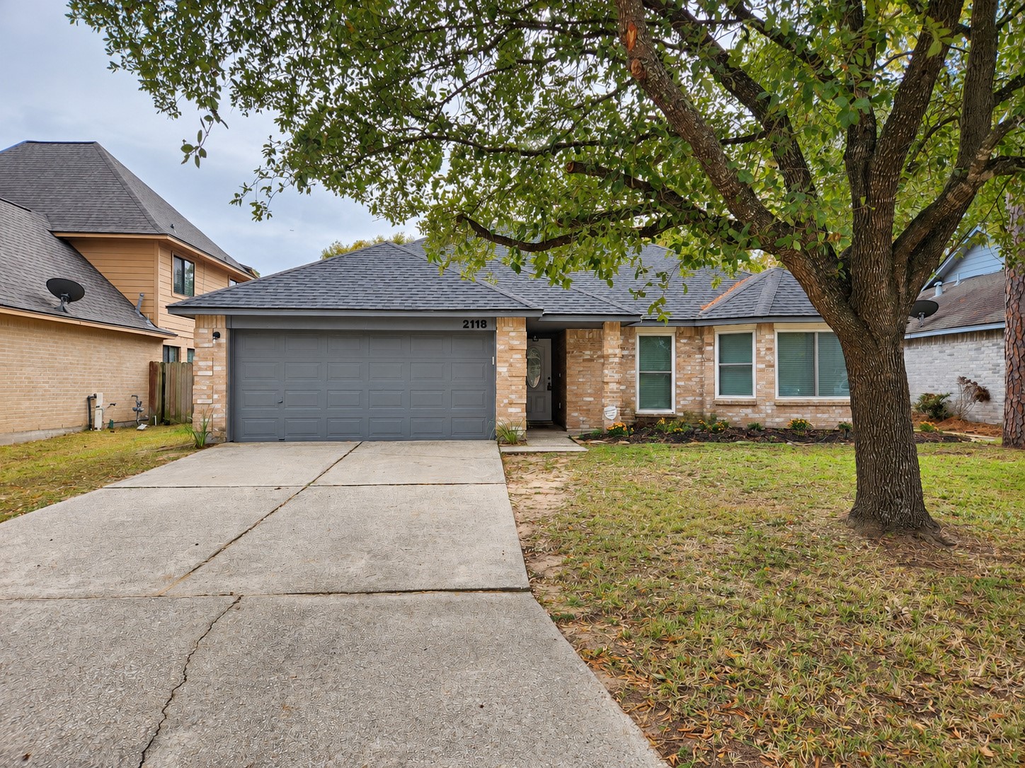 2118 Creston Drive Property Photo 2