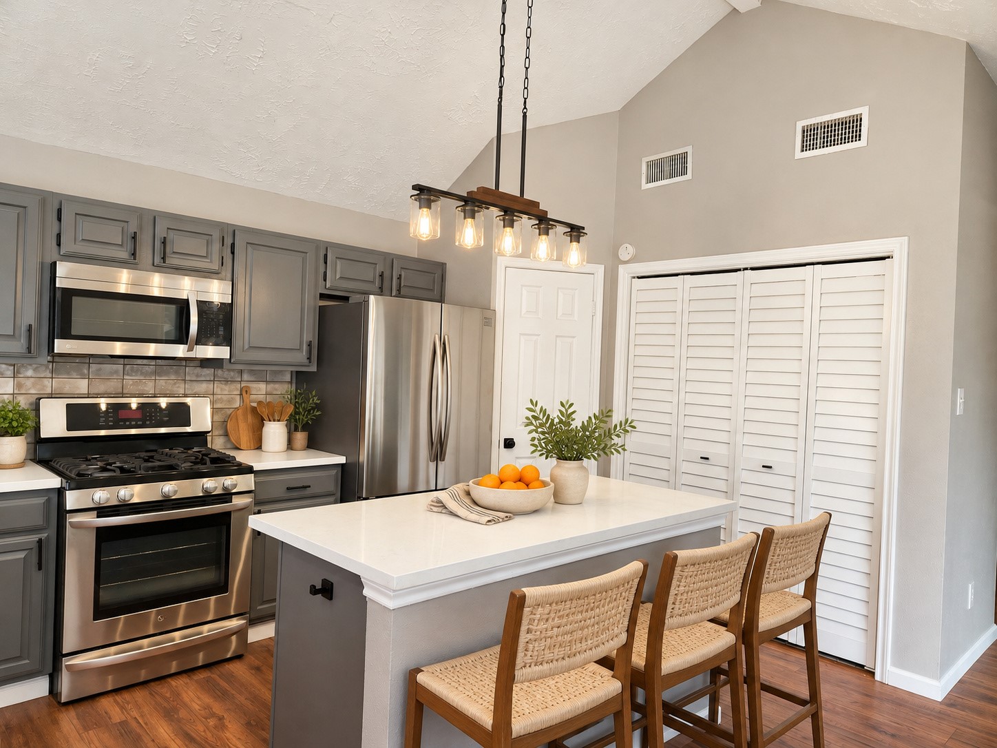 2118 Creston Drive Property Photo 10