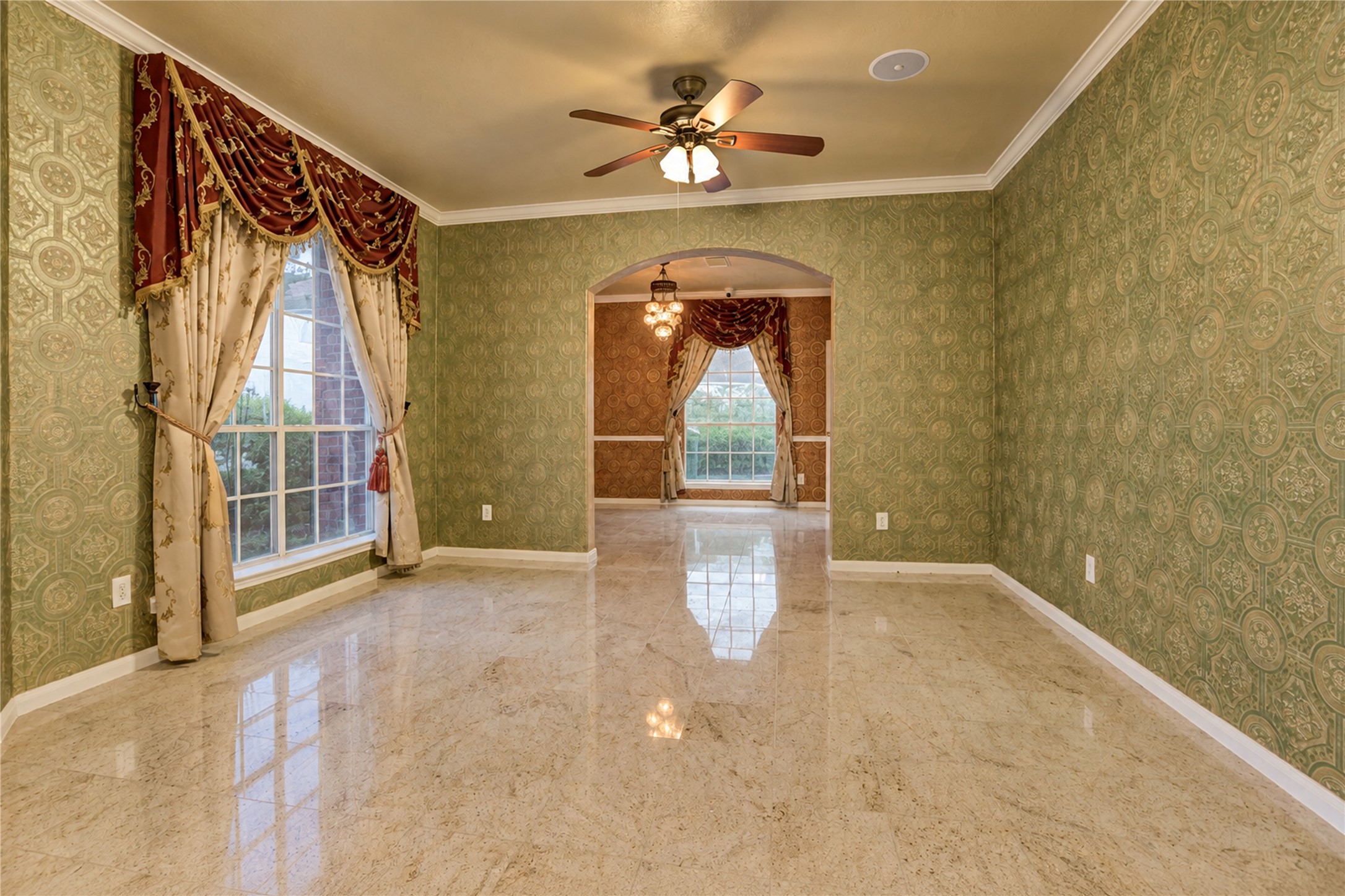 2707 Sterling Fields Drive Property Photo 3