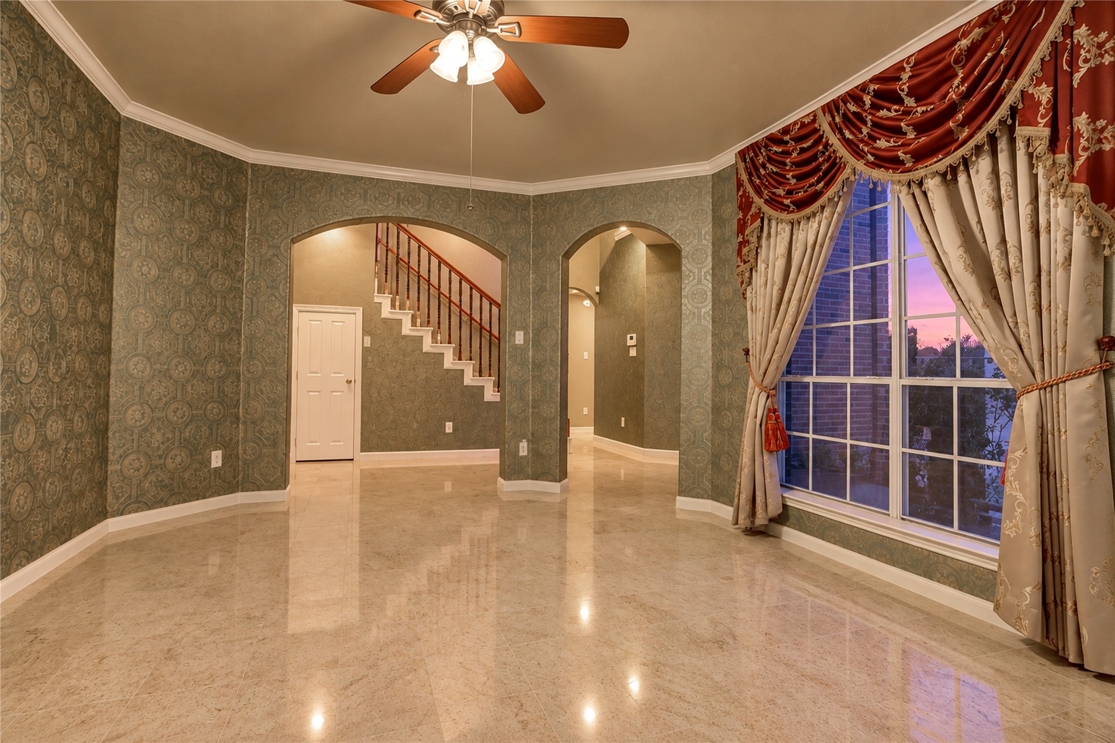 2707 Sterling Fields Drive Property Photo 4