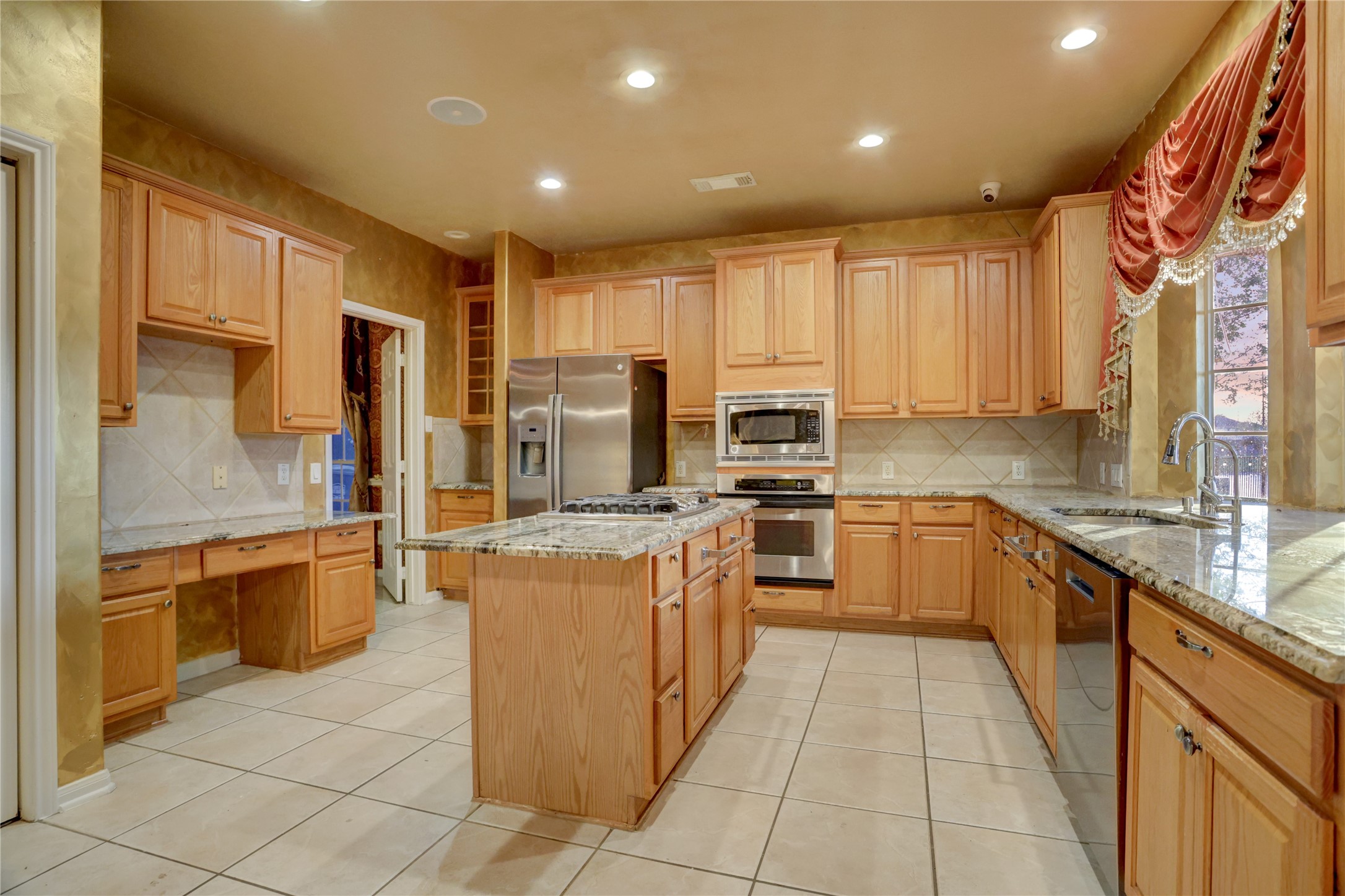 2707 Sterling Fields Drive Property Photo 7