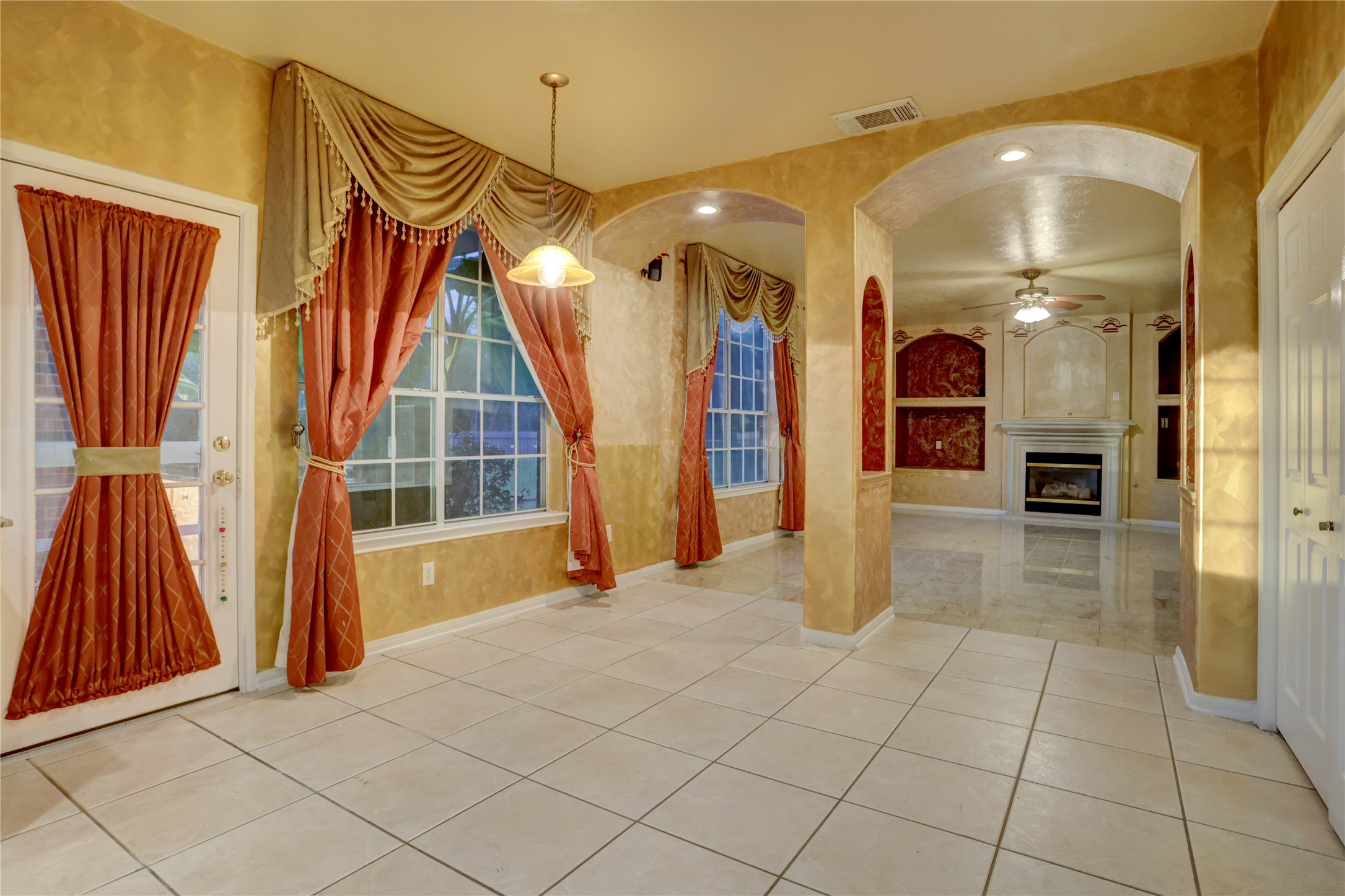 2707 Sterling Fields Drive Property Photo 8