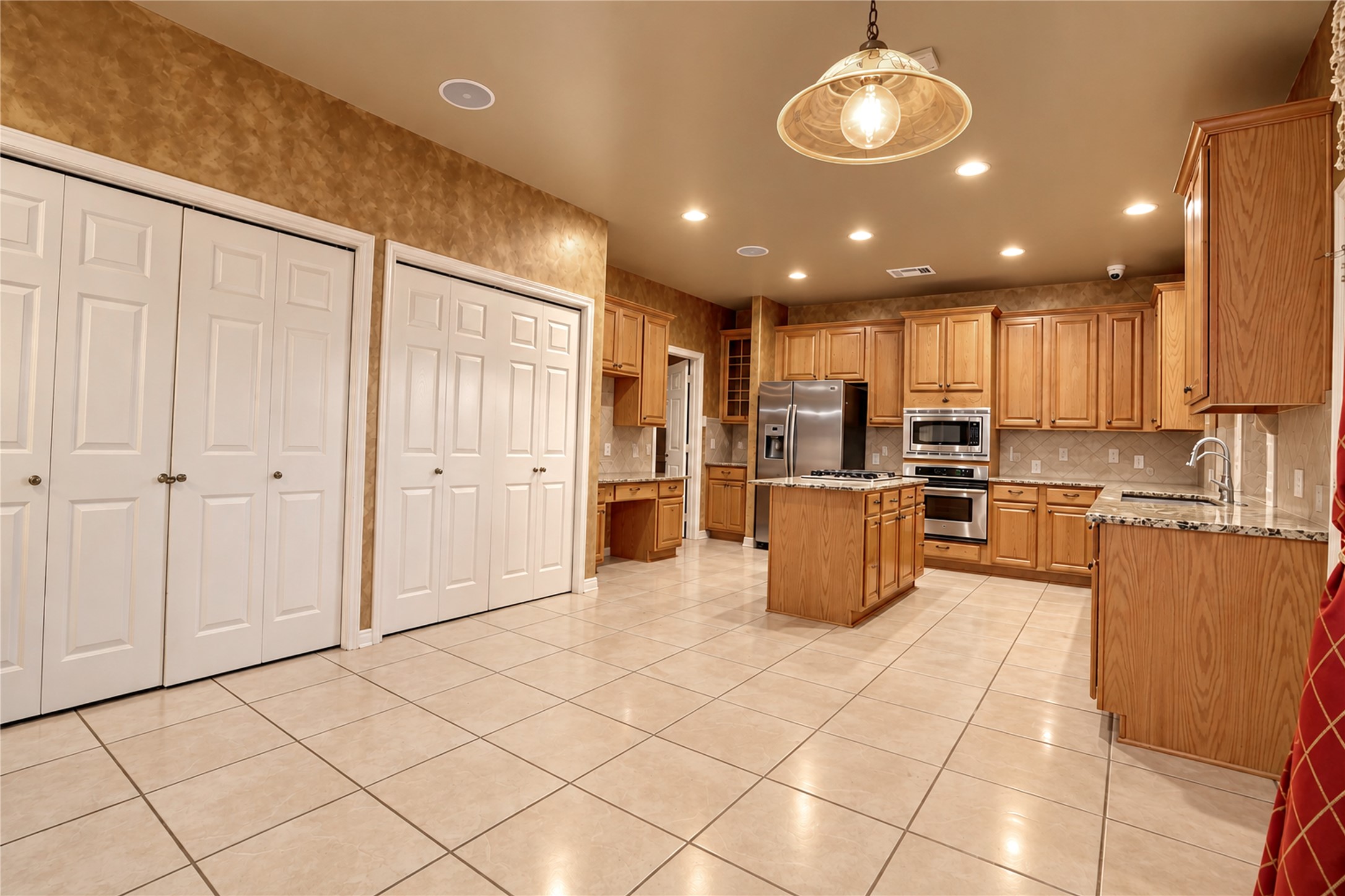 2707 Sterling Fields Drive Property Photo 9