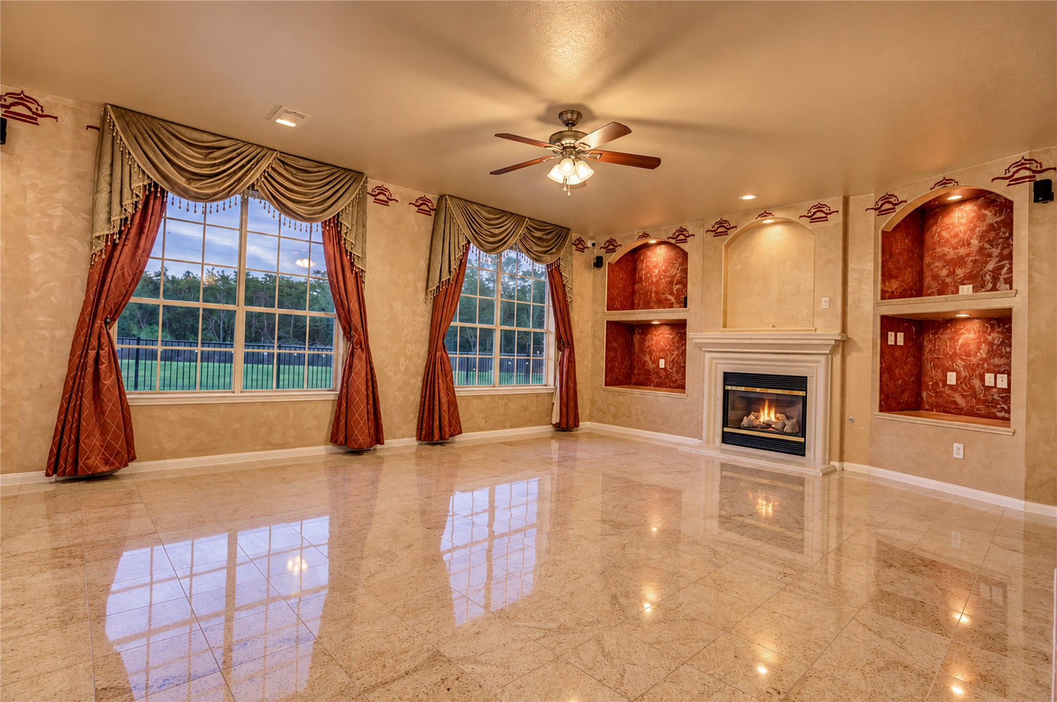 2707 Sterling Fields Drive Property Photo 12