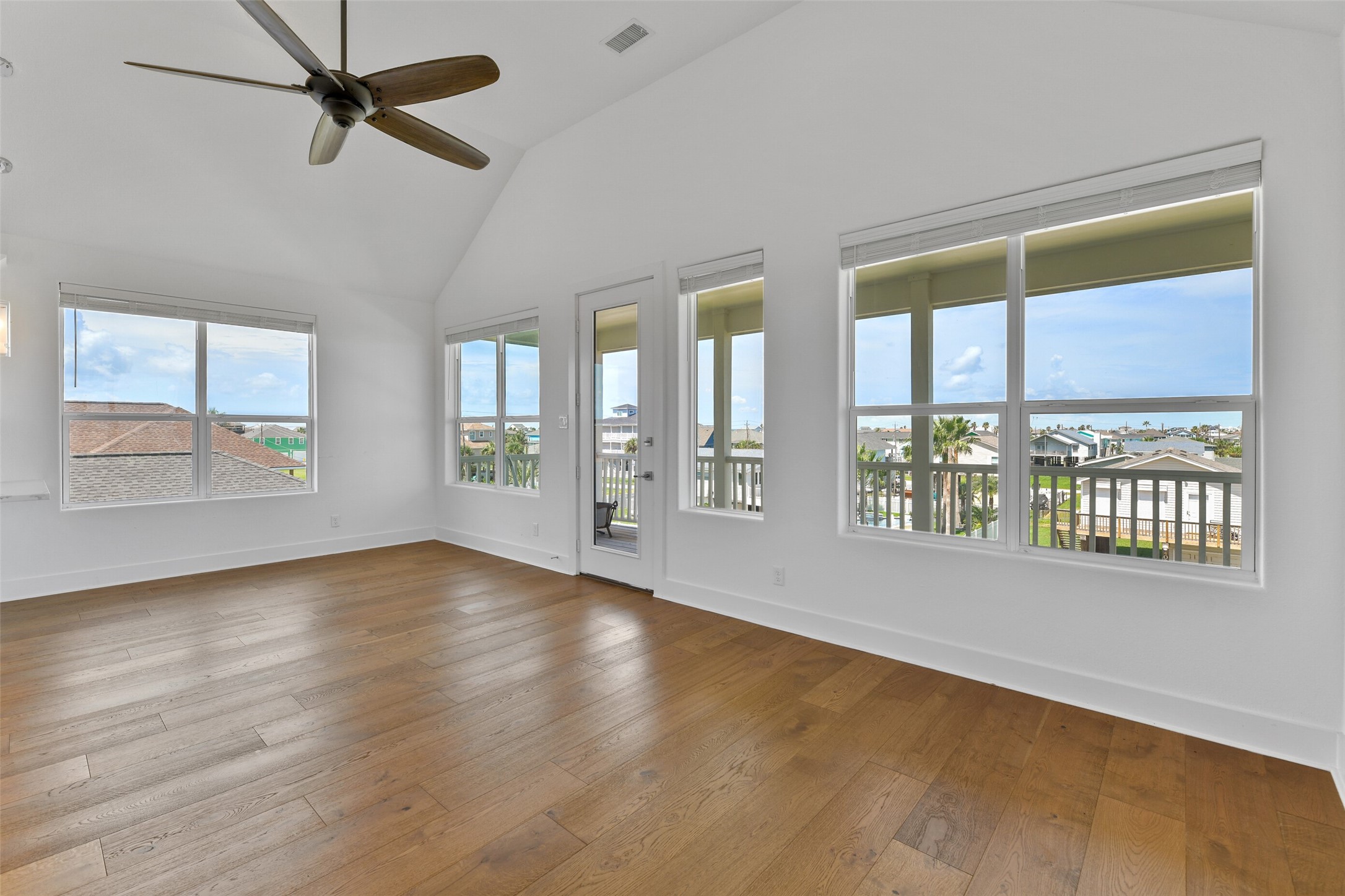 4006 Fort Bend Drive Property Photo 4