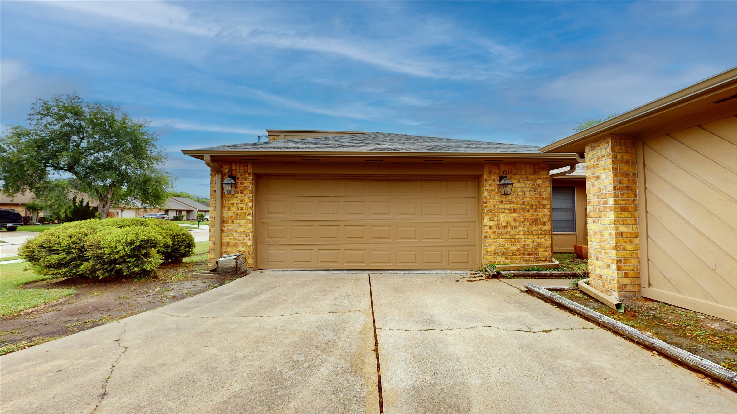 1022 Manorglen Drive Property Photo 3