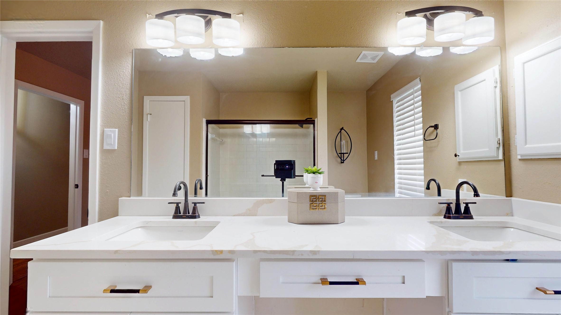 1022 Manorglen Drive Property Photo 30