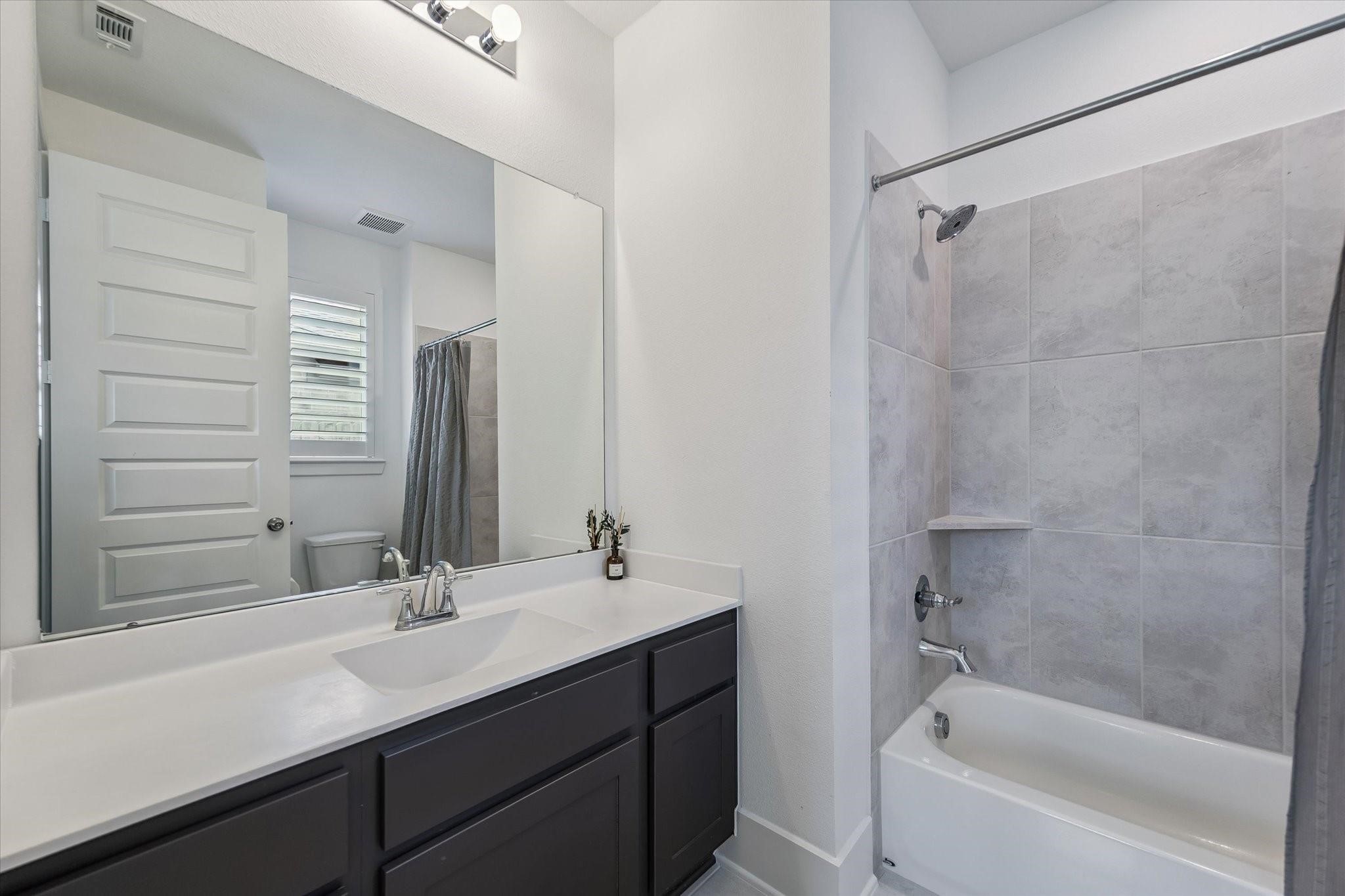 5134 Albany Shores Lane Property Photo 6