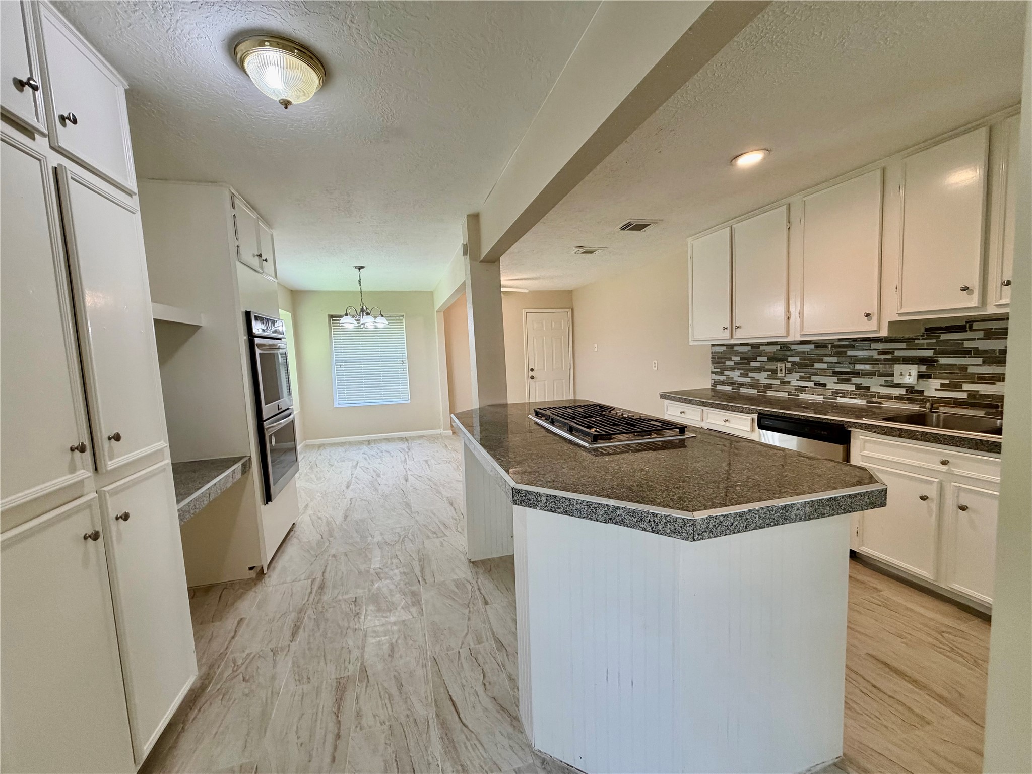 16310 Calistoga Court Property Photo 8