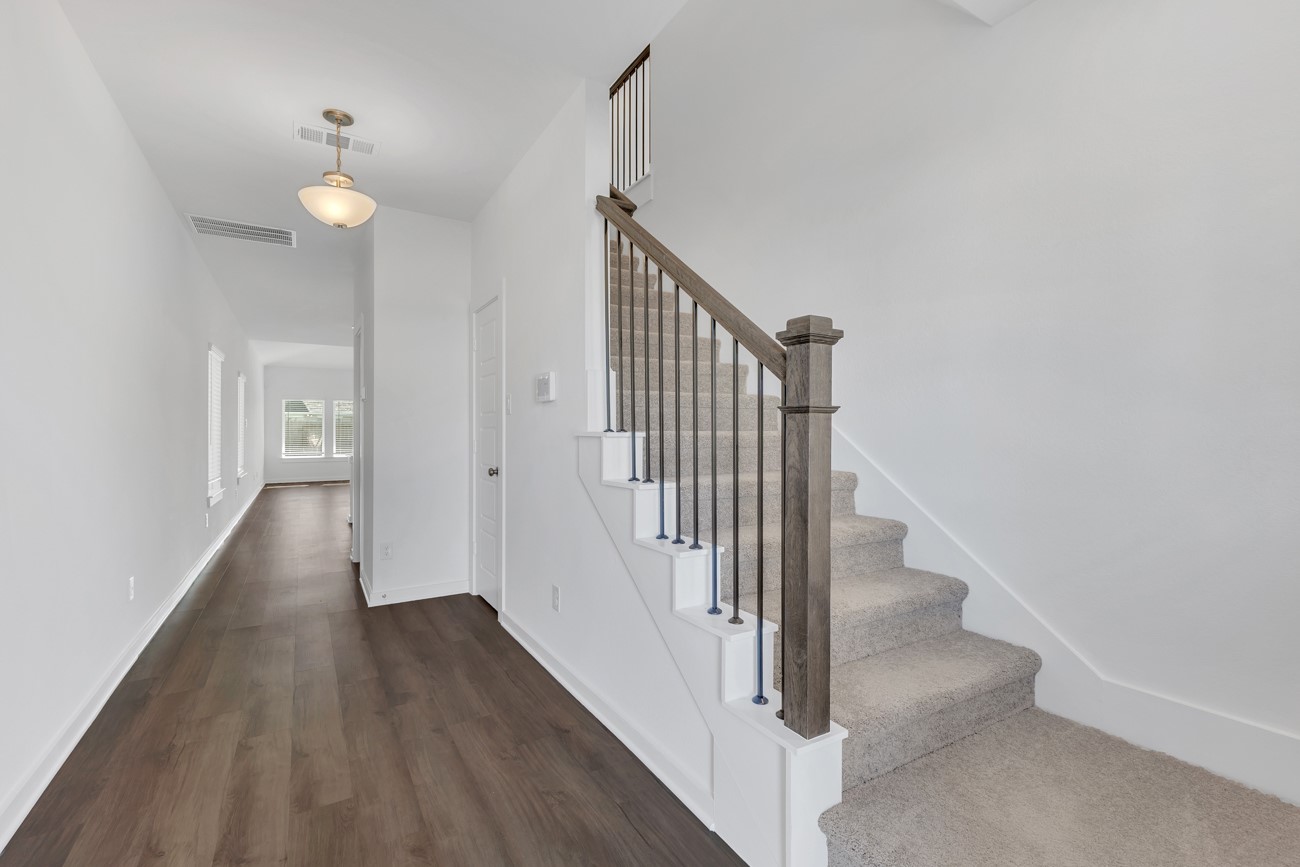 8026 Kay Harbor Drive Property Photo 3
