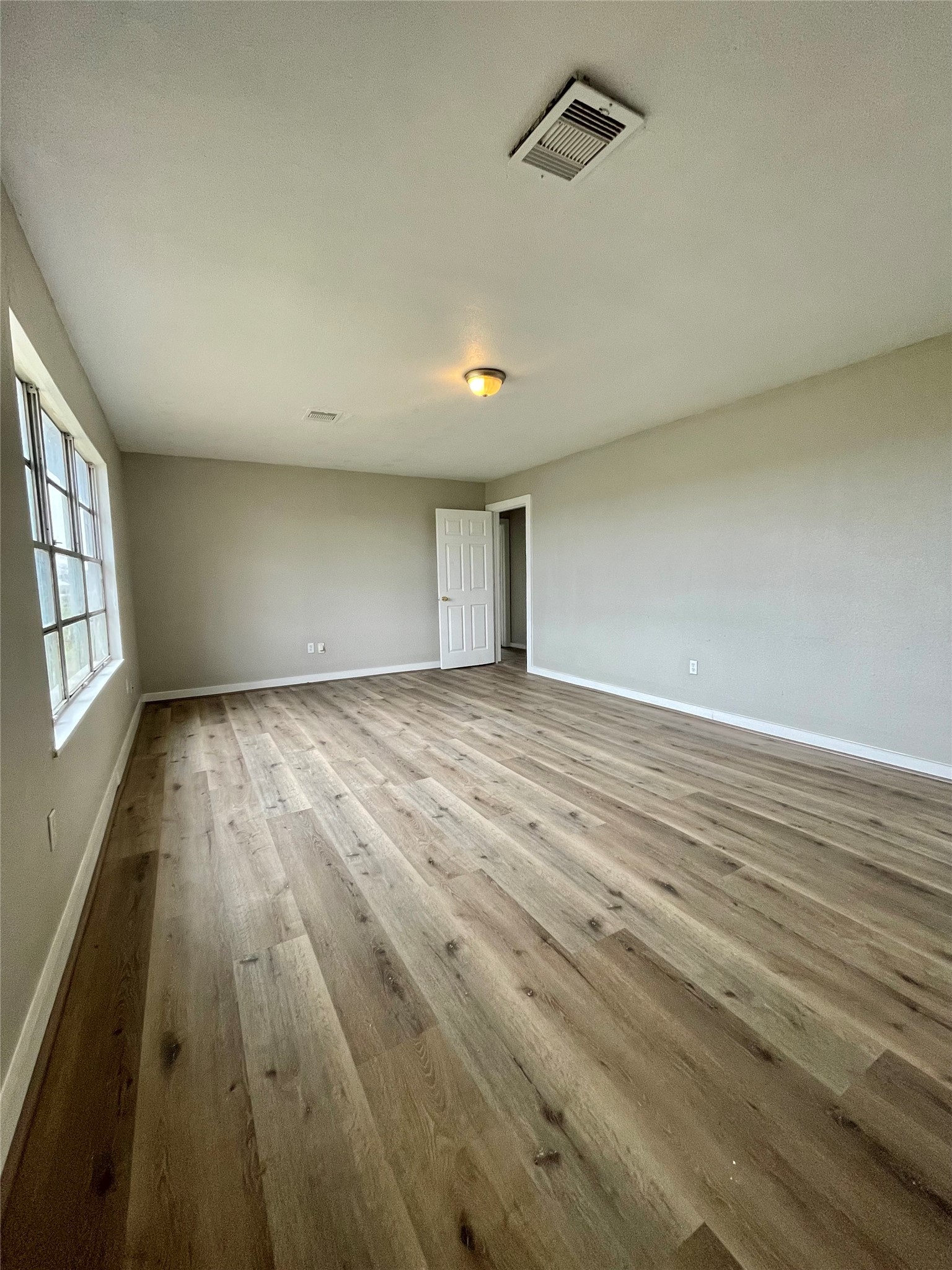 327 W 7th Street Property Photo 2