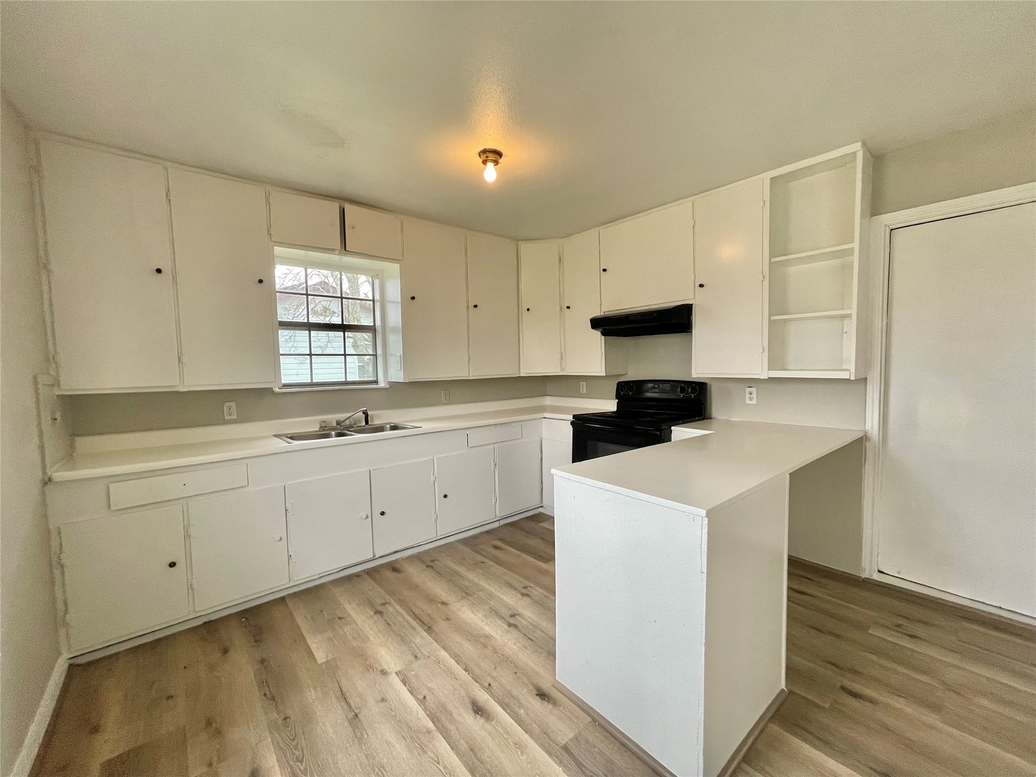 327 W 7th Street Property Photo 4