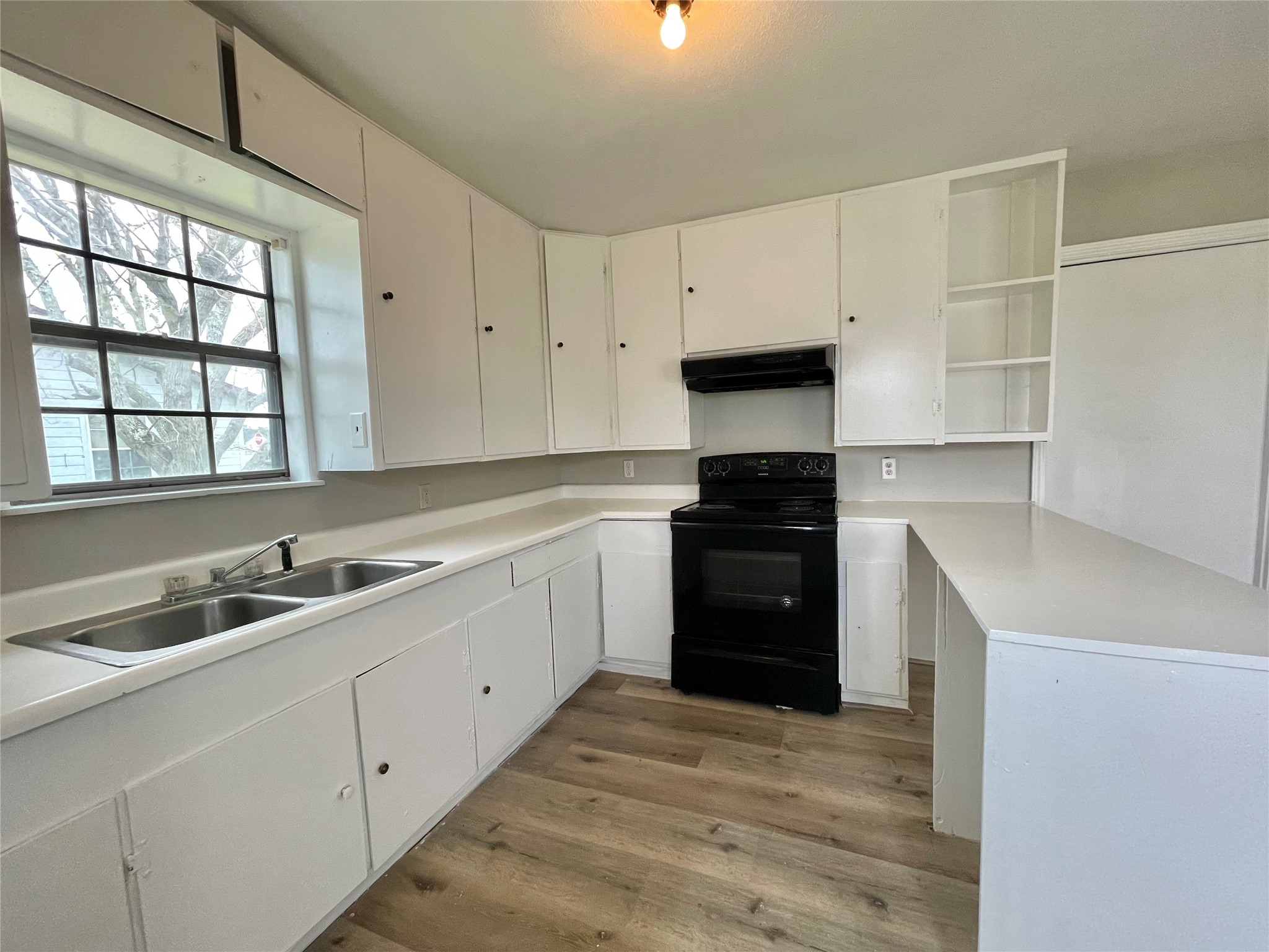 327 W 7th Street Property Photo 5