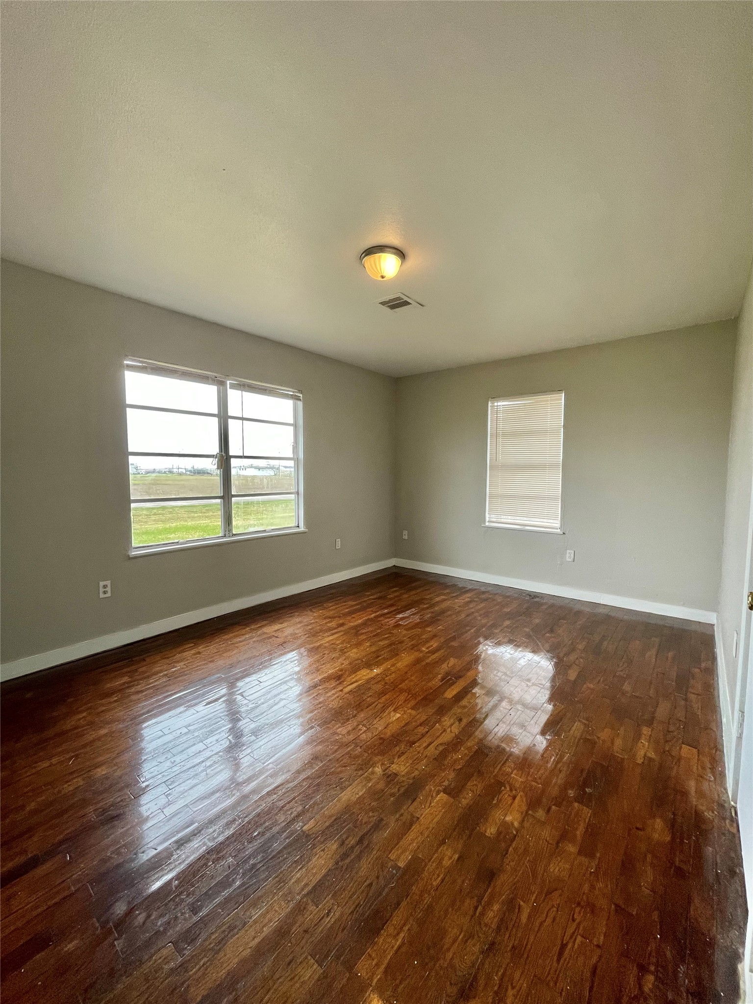 327 W 7th Street Property Photo 11