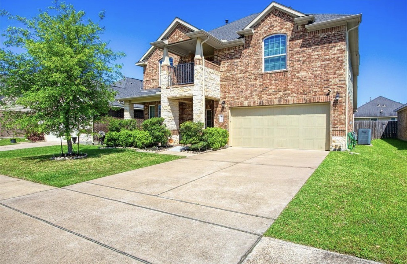1242 S Maple Drive Property Photo 3