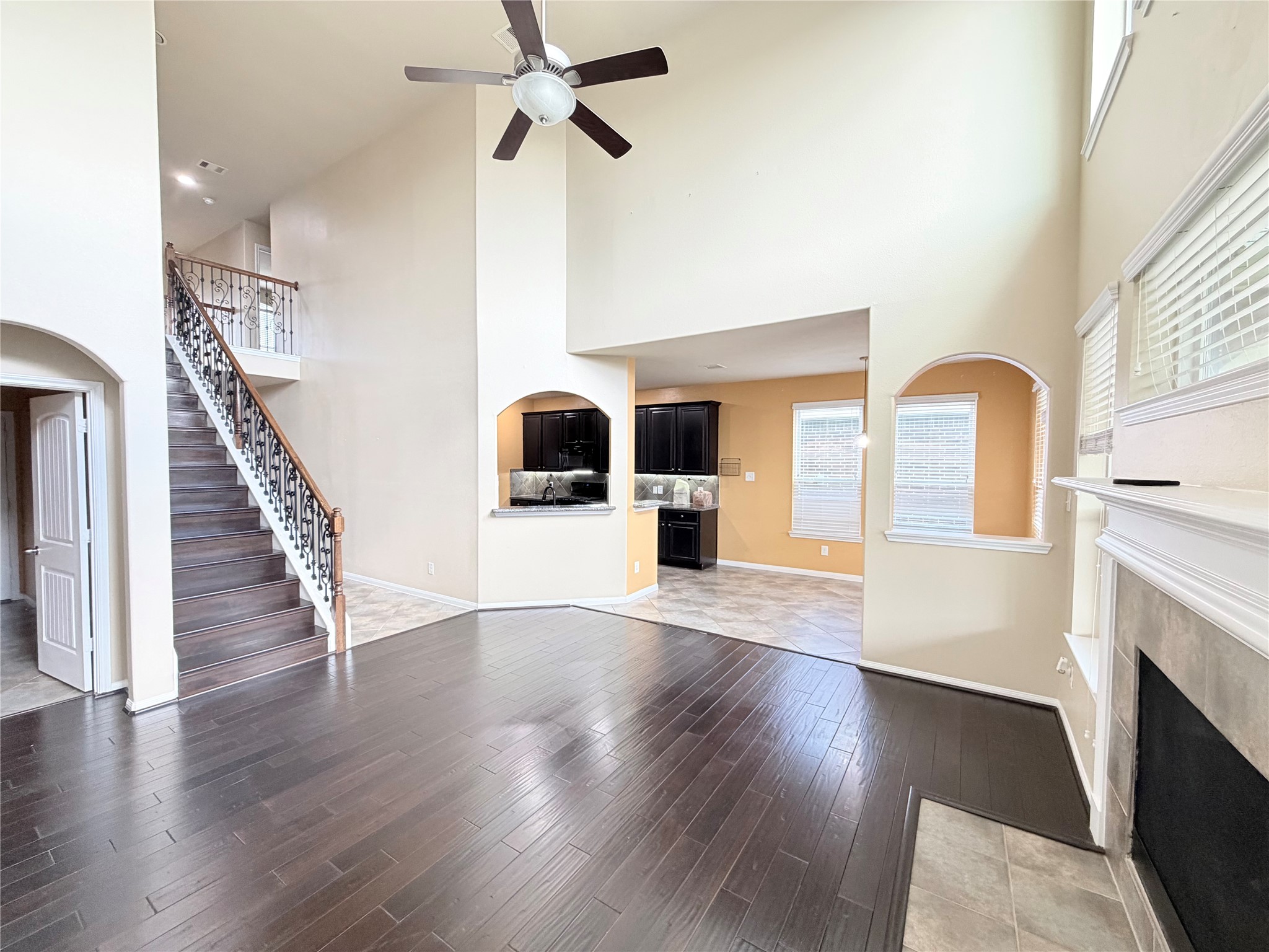 1242 S Maple Drive Property Photo 8
