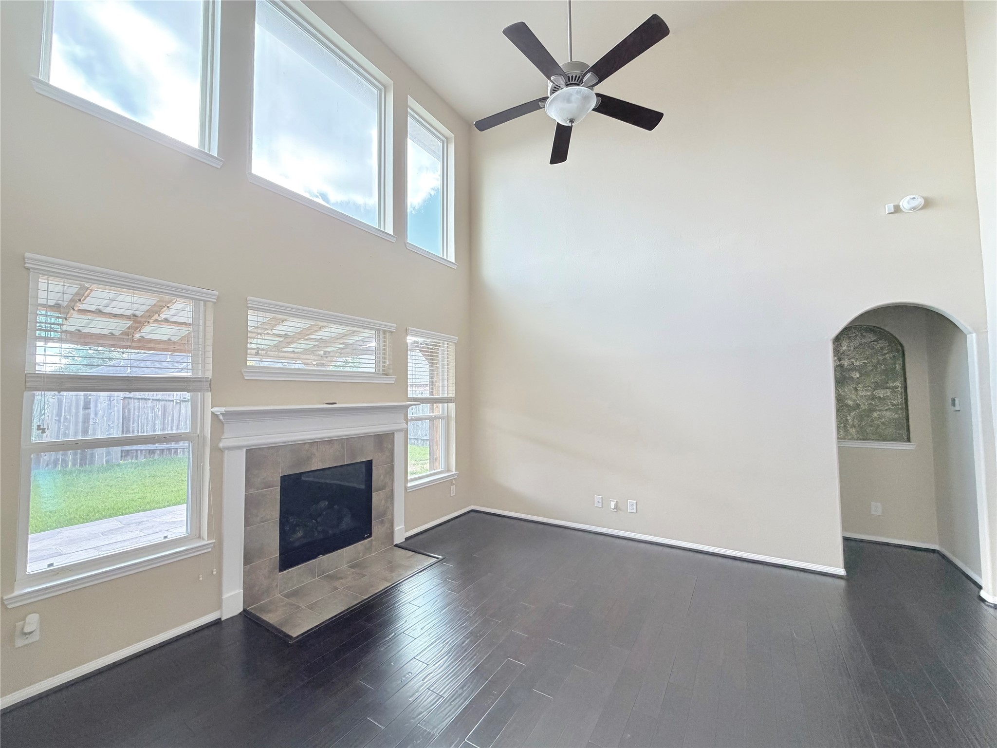 1242 S Maple Drive Property Photo 9