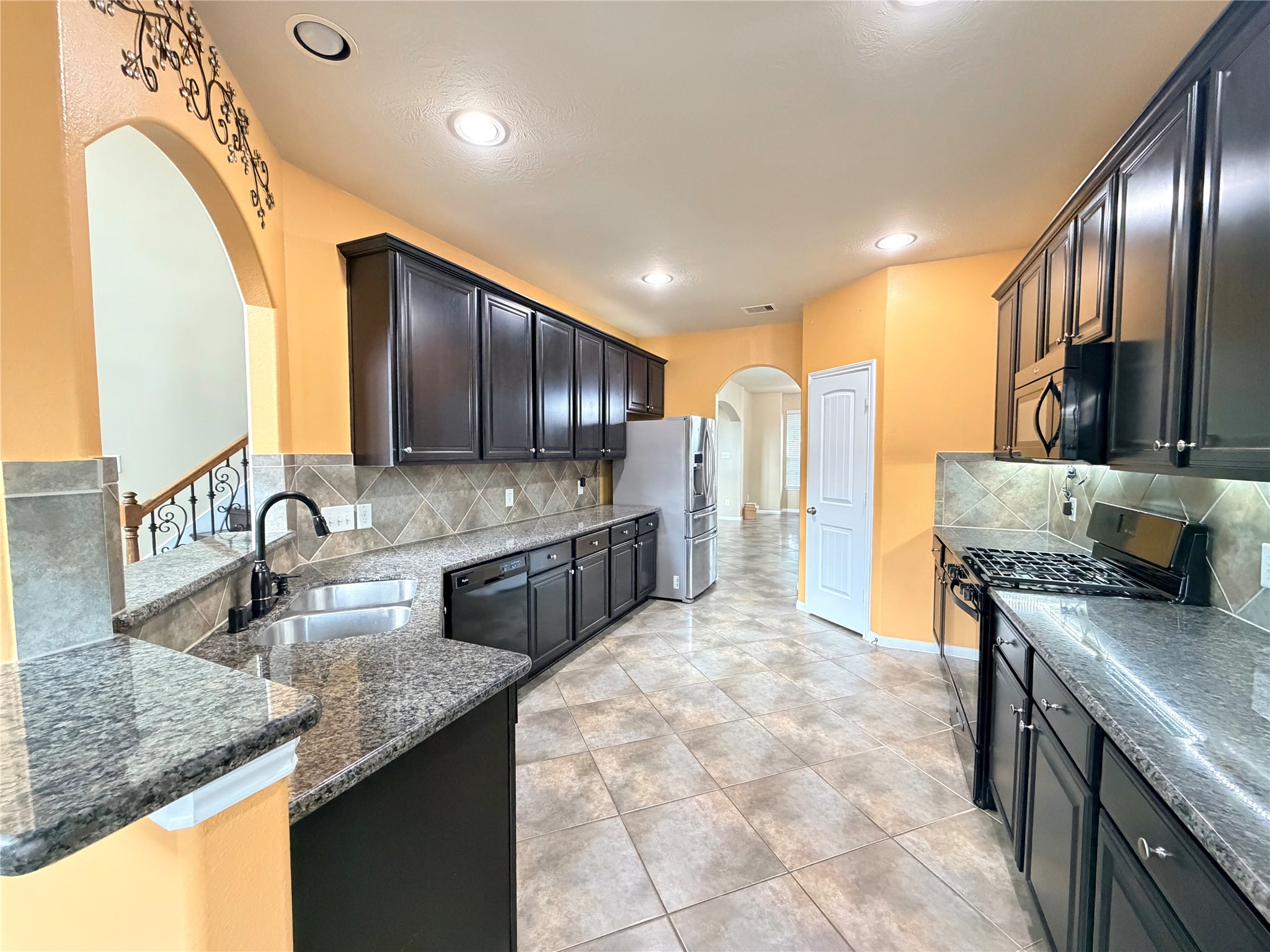 1242 S Maple Drive Property Photo 10