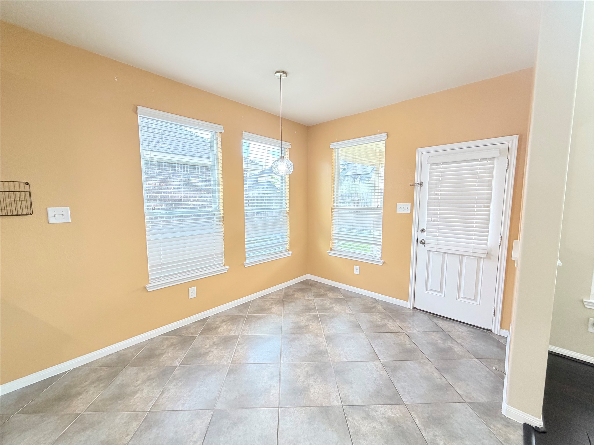 1242 S Maple Drive Property Photo 11