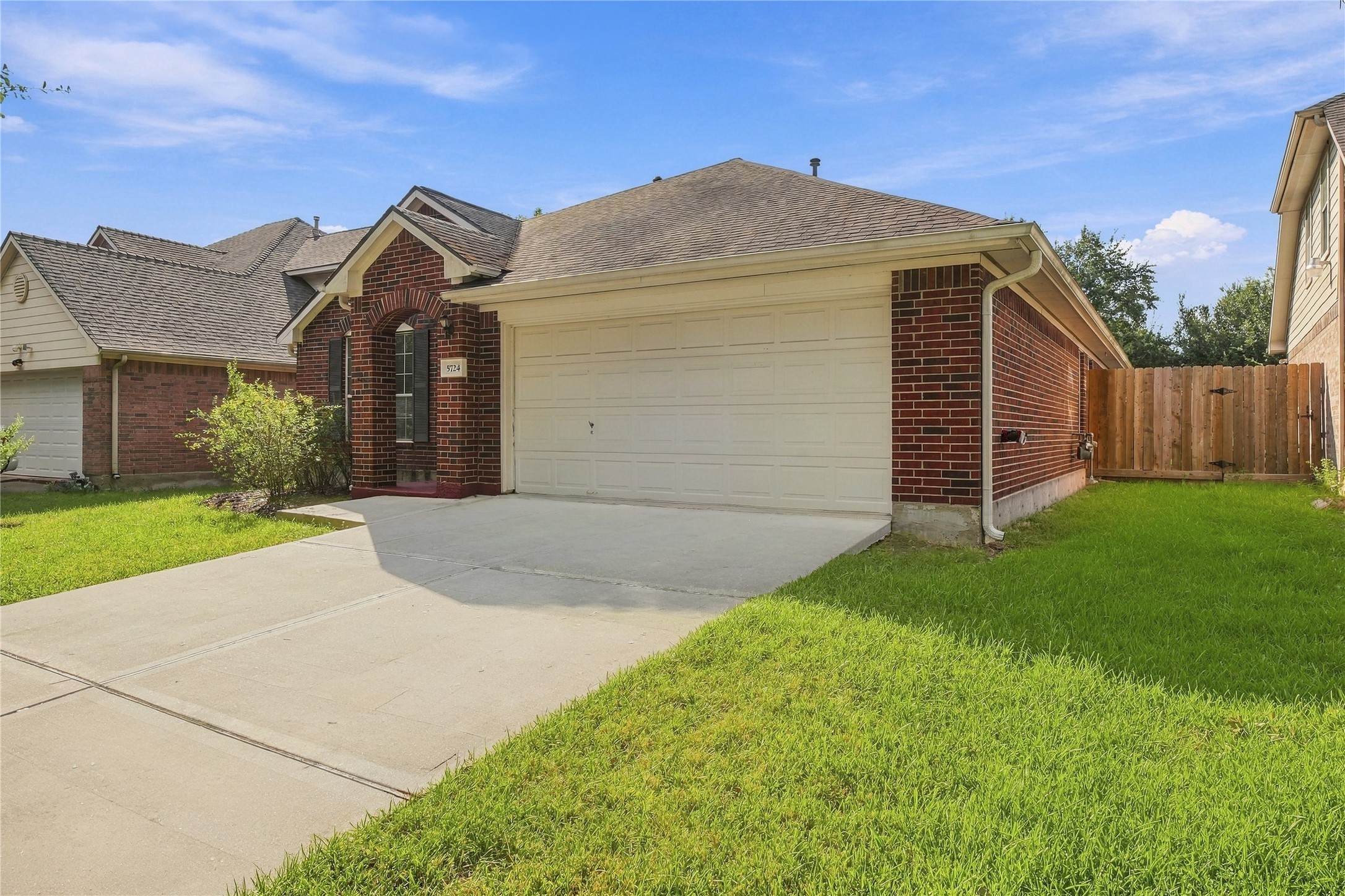 5724 Montclair Hill Lane Property Photo 4