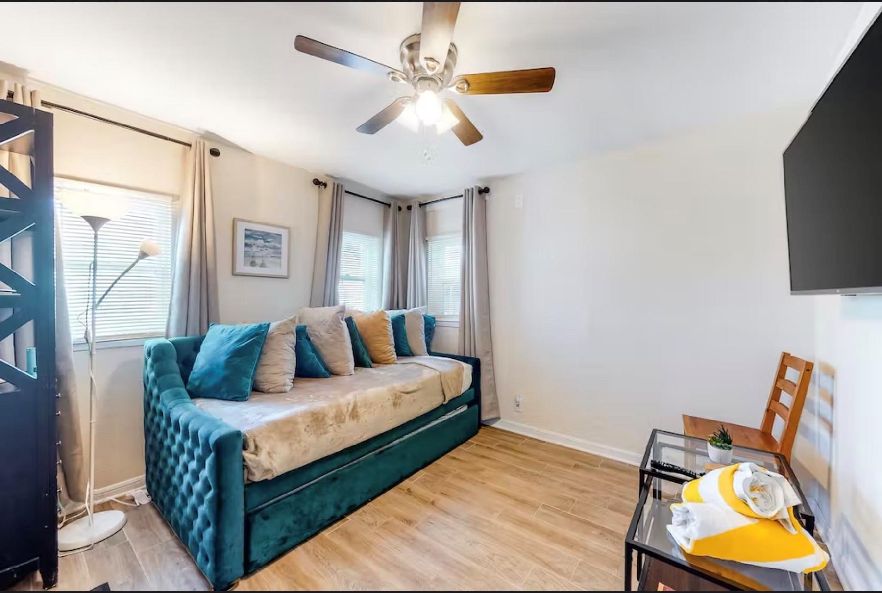1624 17th Down Property Photo 4